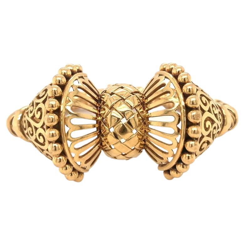 Retro Bow Motif 18K Yellow and Rose Gold Bracelet, circa 1940s For Sale