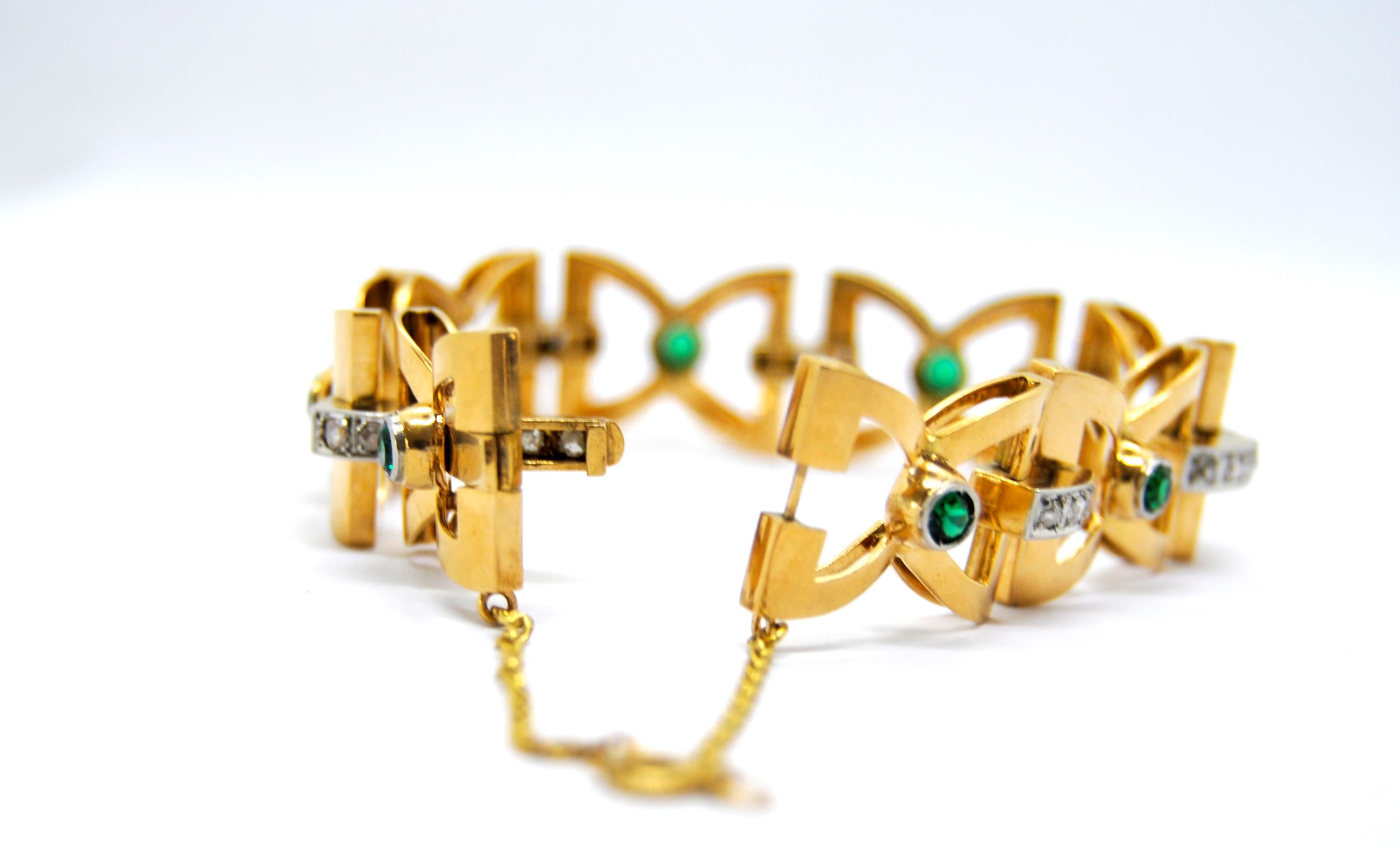 Beautiful Bow-Tie Art Deco  Link Bracelet  18k Yellow Gold Classic 
Very Chic and stylish
24 diamonds of 0.02ct total 0.48ct 
8 Cabouchon Emeralds
Weight 43.6 gr 
Measures 18cm or 7.086inches 

