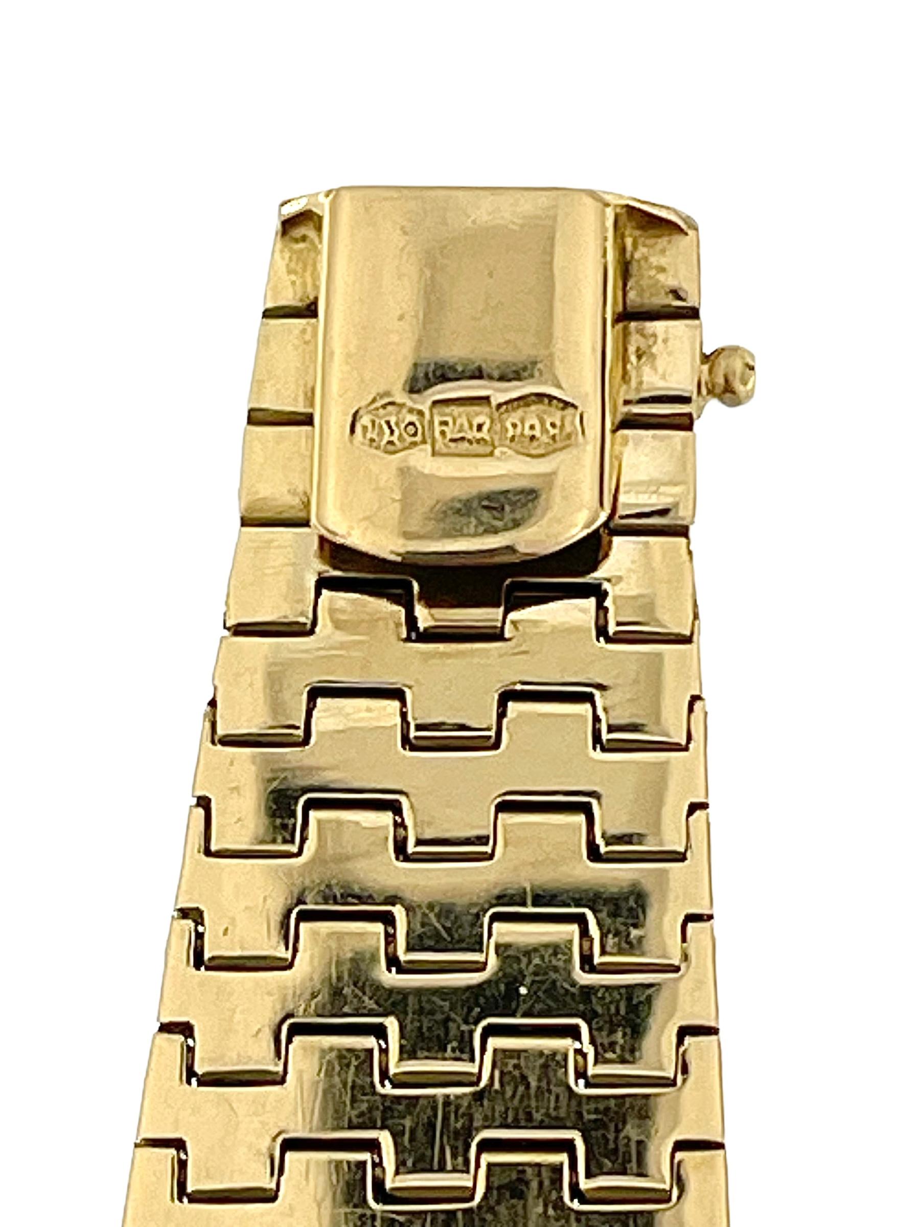 Retro Brick Gold Bracelet with Carved Floral Pattern For Sale 7