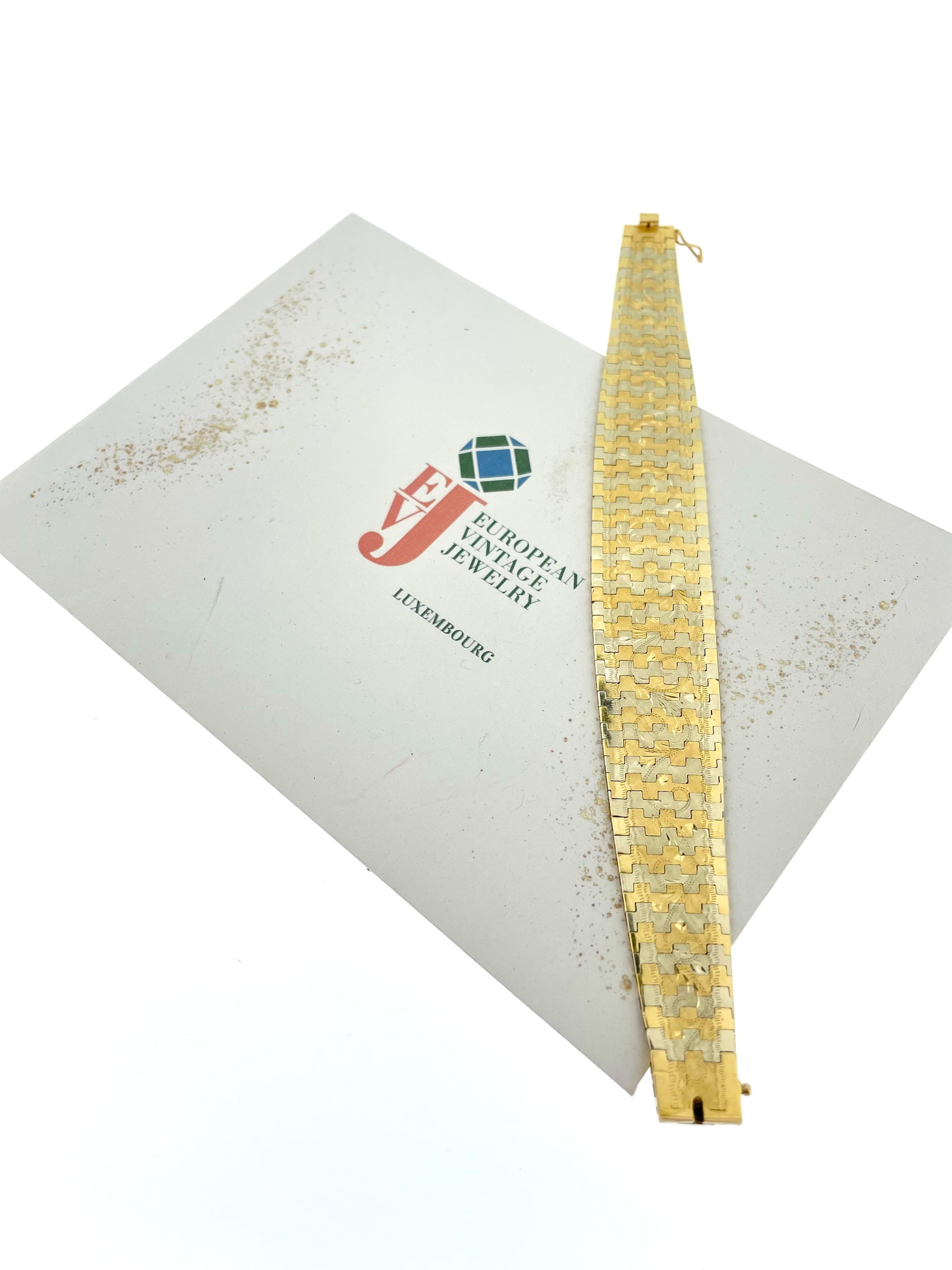 Dieses Retro Brick Goldarmband ist ein prächtiges Schmuckstück, das klassische Eleganz mit zeitloser Schönheit verbindet. Dieses Armband aus luxuriösem 18-karätigem Gelb- und Weißgold zeichnet sich durch ein einzigartiges, ziegelsteinähnliches