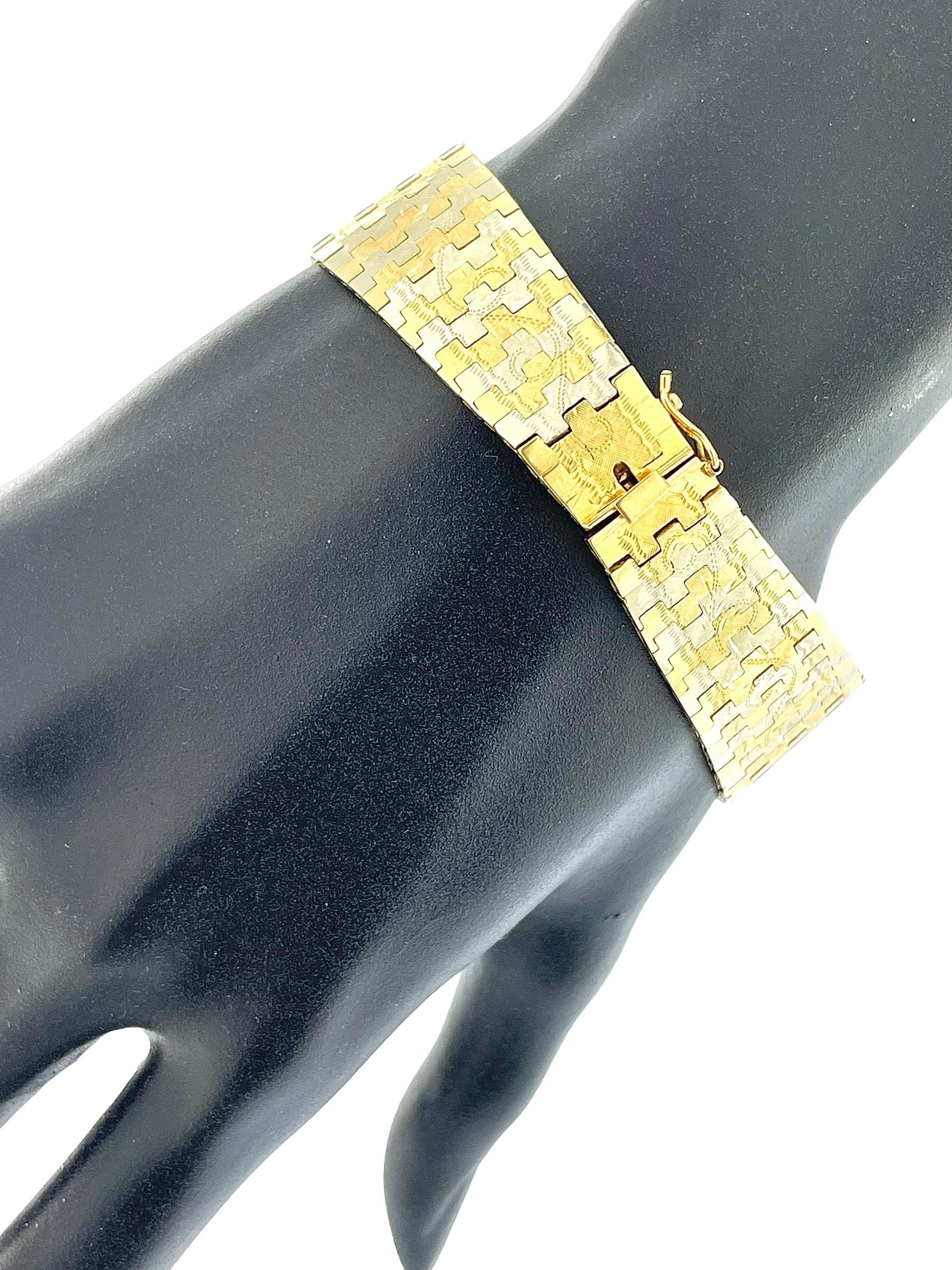 Retro Brick Gold Bracelet with Carved Floral Pattern For Sale 1