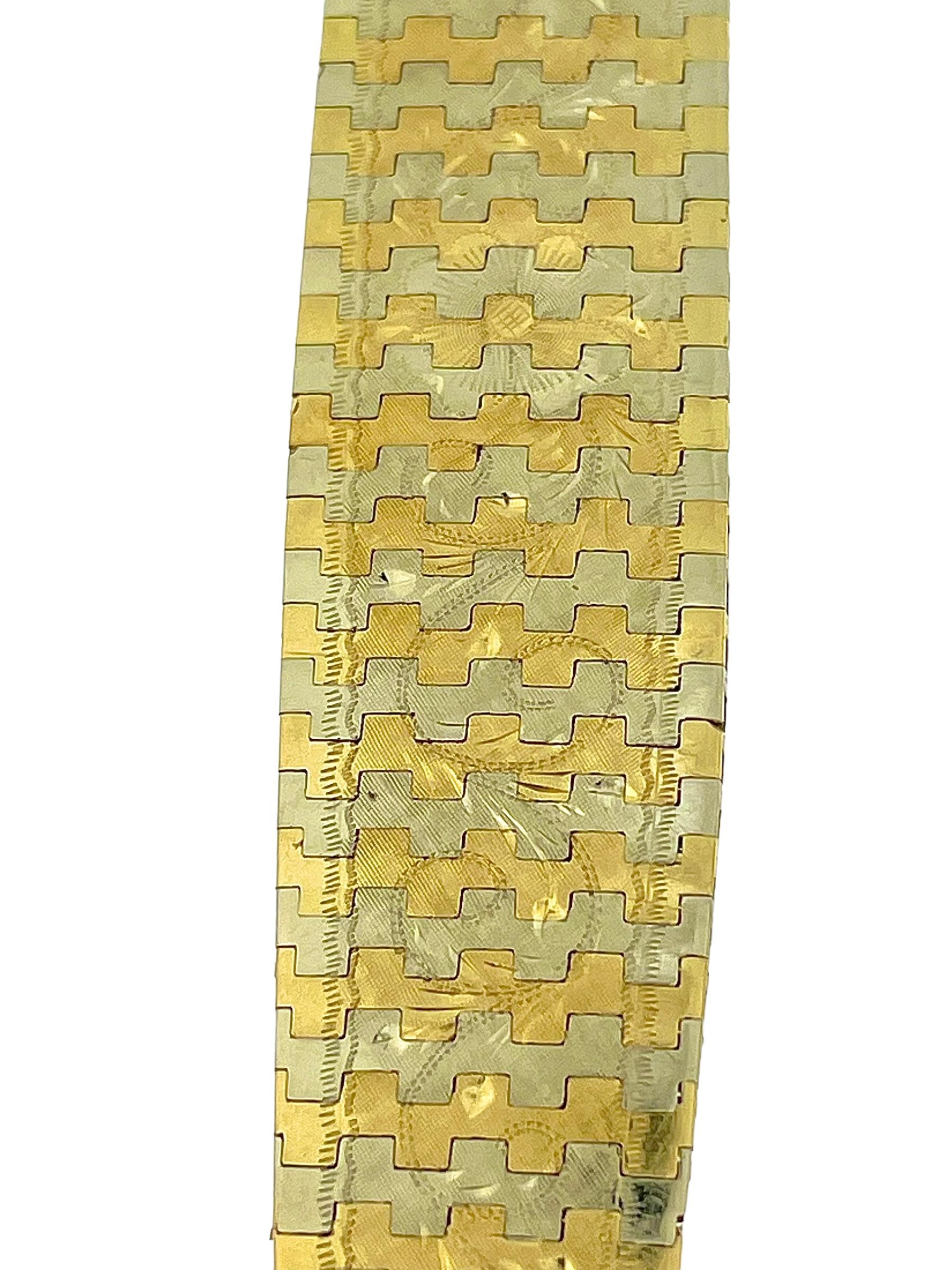 Retro Brick Gold Bracelet with Carved Floral Pattern For Sale 4