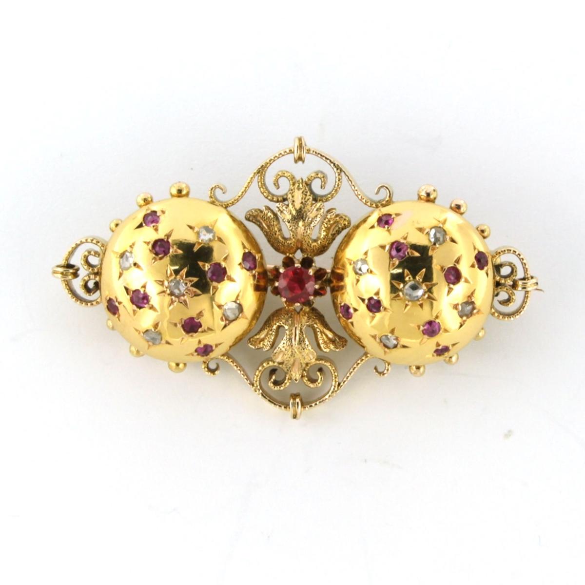 14k yellow gold brooch set with rubies and rose cut diamonds. 0.03ct – F/G – VS/SI

Detailed description

the size of the brooch is 3.8 cm by 2.3 cm

weight 9.5 grams

set with

- 9 x 1.3 mm - 3.0 mm round facet cut rubies, tot. approx. 0.20