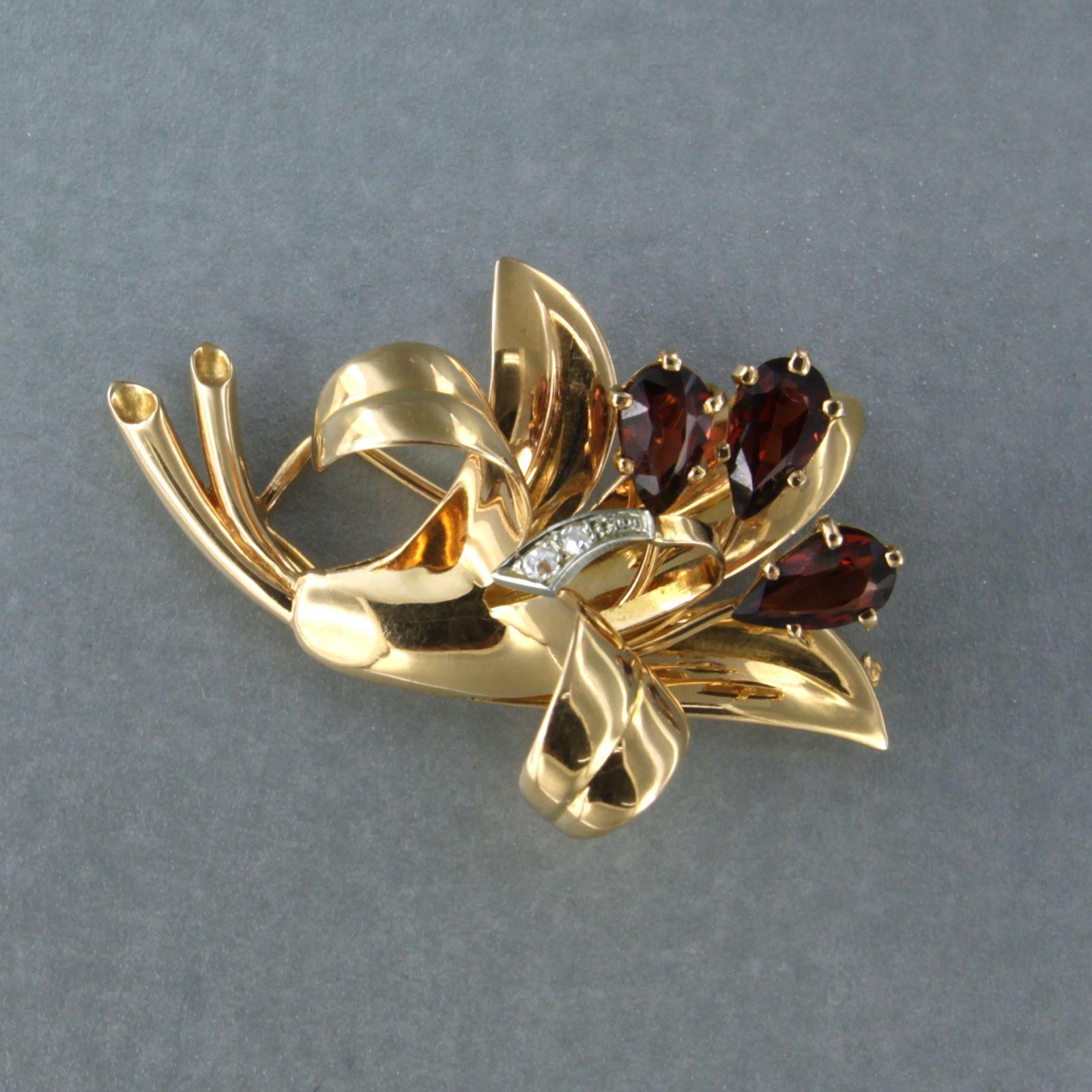 RETRO - brooch with garnet and diamonds 18k pink and white gold In Good Condition For Sale In The Hague, ZH