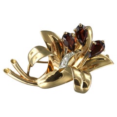 RETRO - brooch with garnet and diamonds 18k pink and white gold