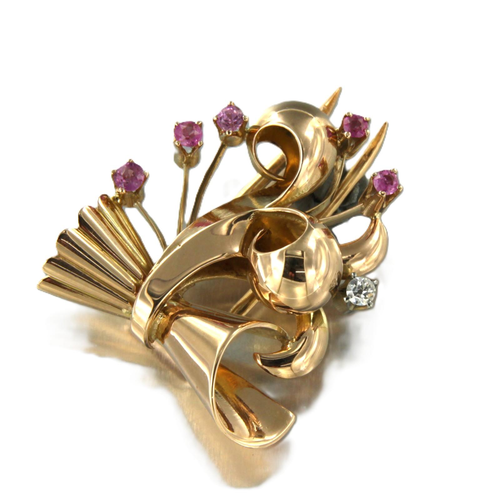 RETRO Brooch with ruby verneuille and old mine cut diamond up to 0.08ct 18k gold In Excellent Condition For Sale In The Hague, ZH