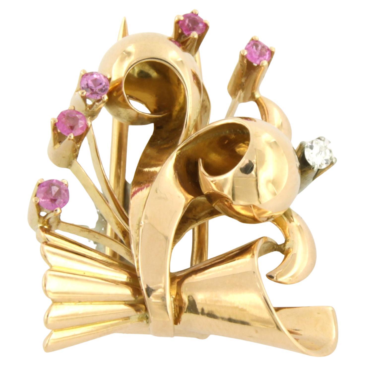 Broche RETRO avec rubis verneuille et diamant taille ancienne de 0,08 carat en or 18 carats