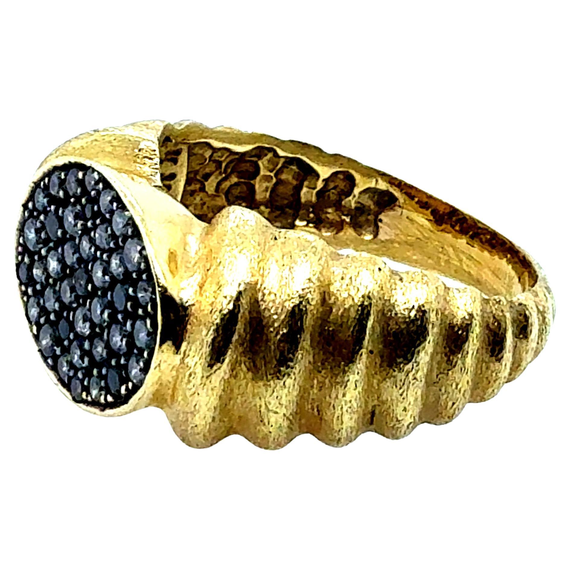 Anello retrò in oro giallo spazzolato con diamanti naturali di R. Stone in vendita