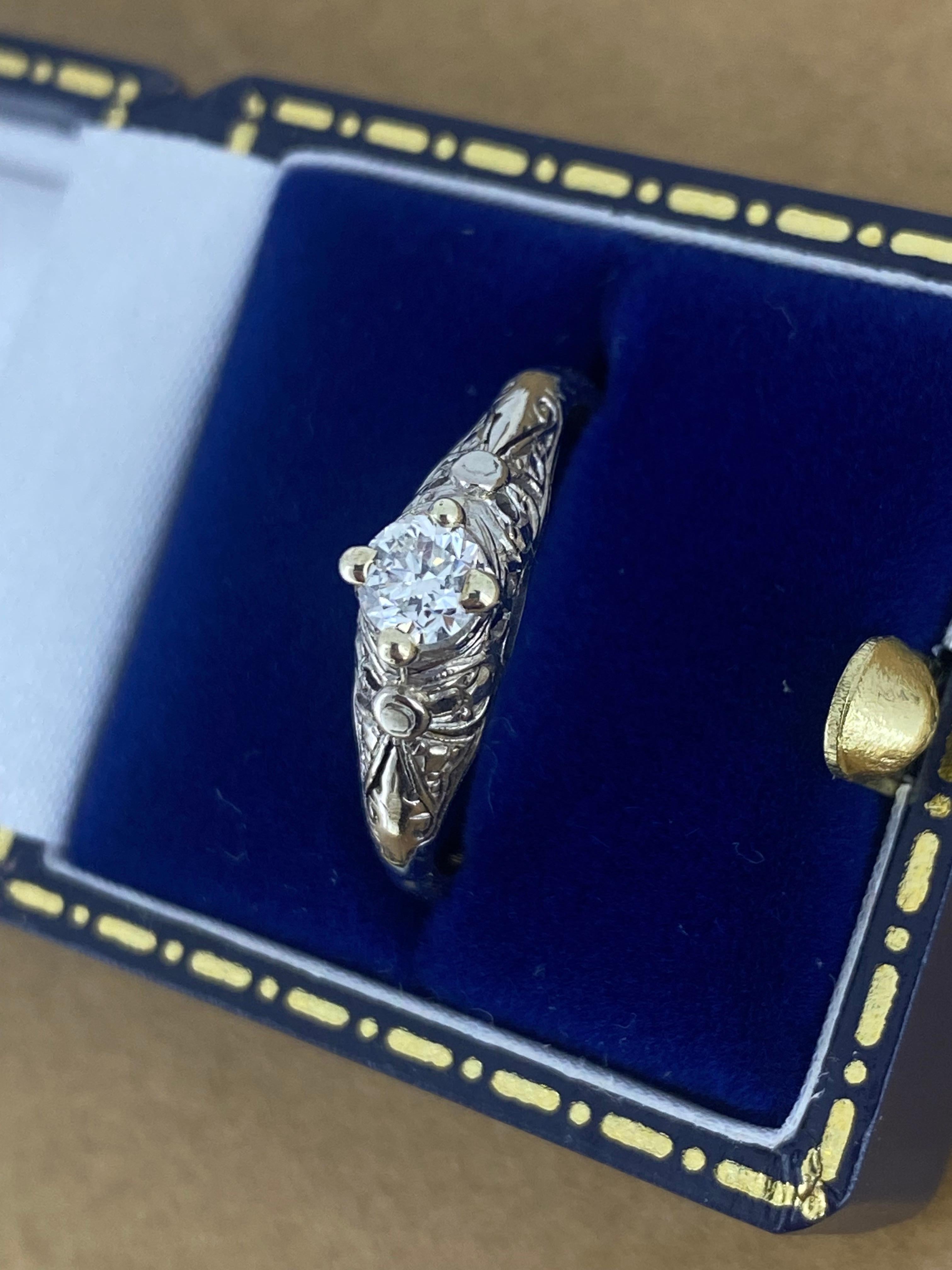 Bague rétro en or jaune 18 carats et platine avec diamant solitaire de 0,20 carat datant des années 1950 Excellent état - En vente à MELBOURNE, AU