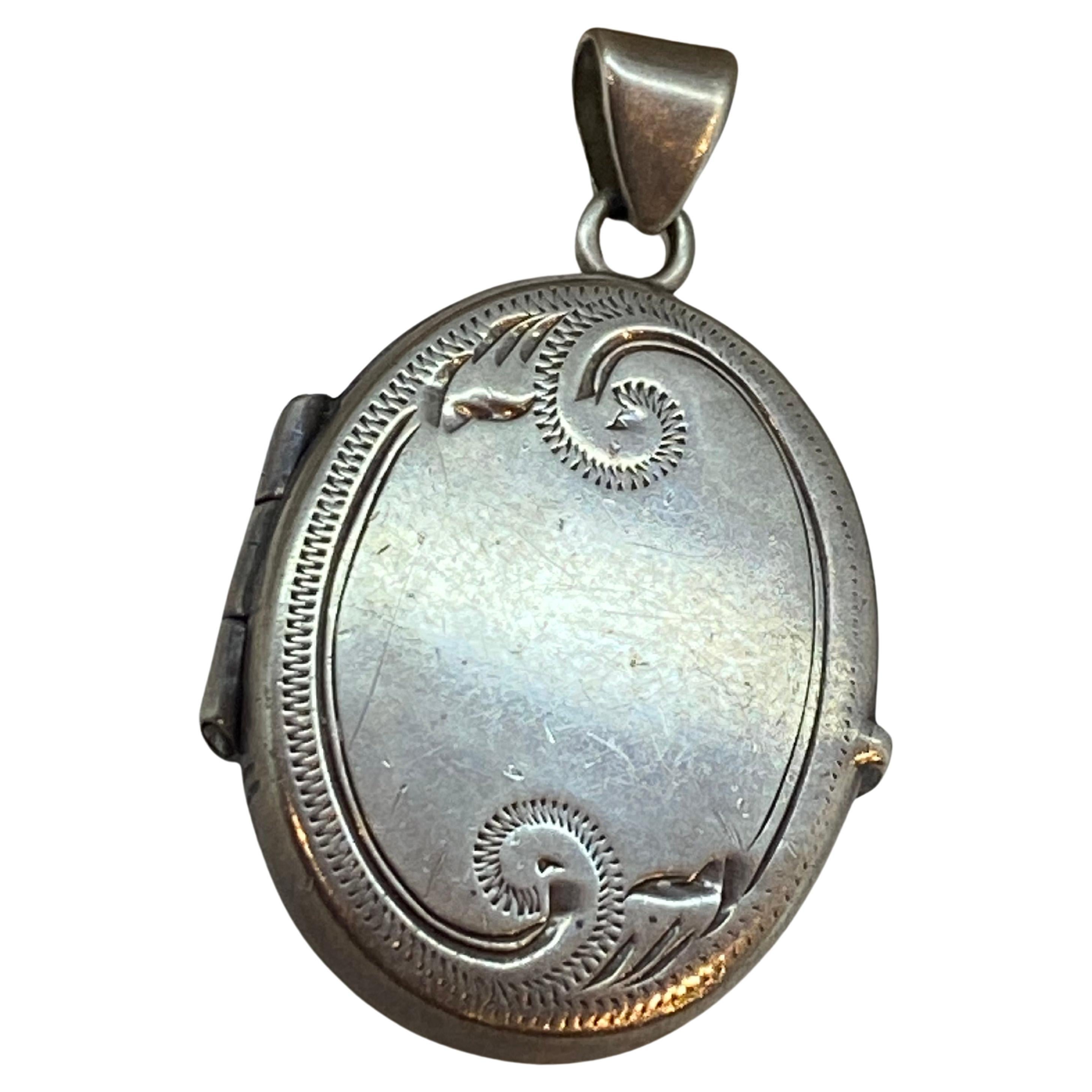 Retro c1950's 925 Sterling Silver Oval Finely Engraved Locket For Sale