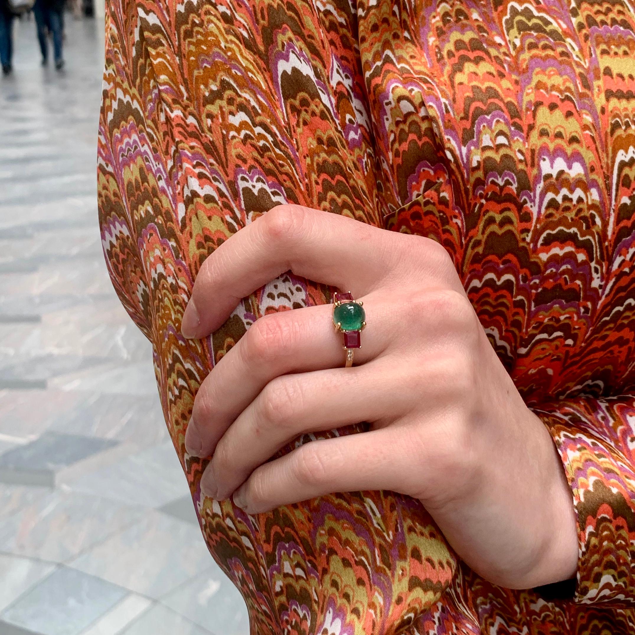 Retro Cabochon Emerald, Ruby and Diamond Three Stone Ring in 18k Yellow Gold 5