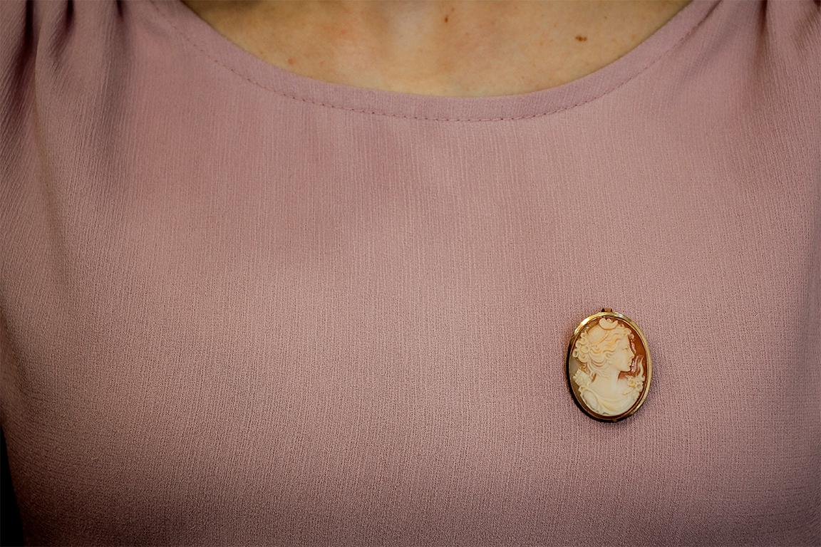 Retro Cameo Brooch in 9 Karat Yellow Gold 5