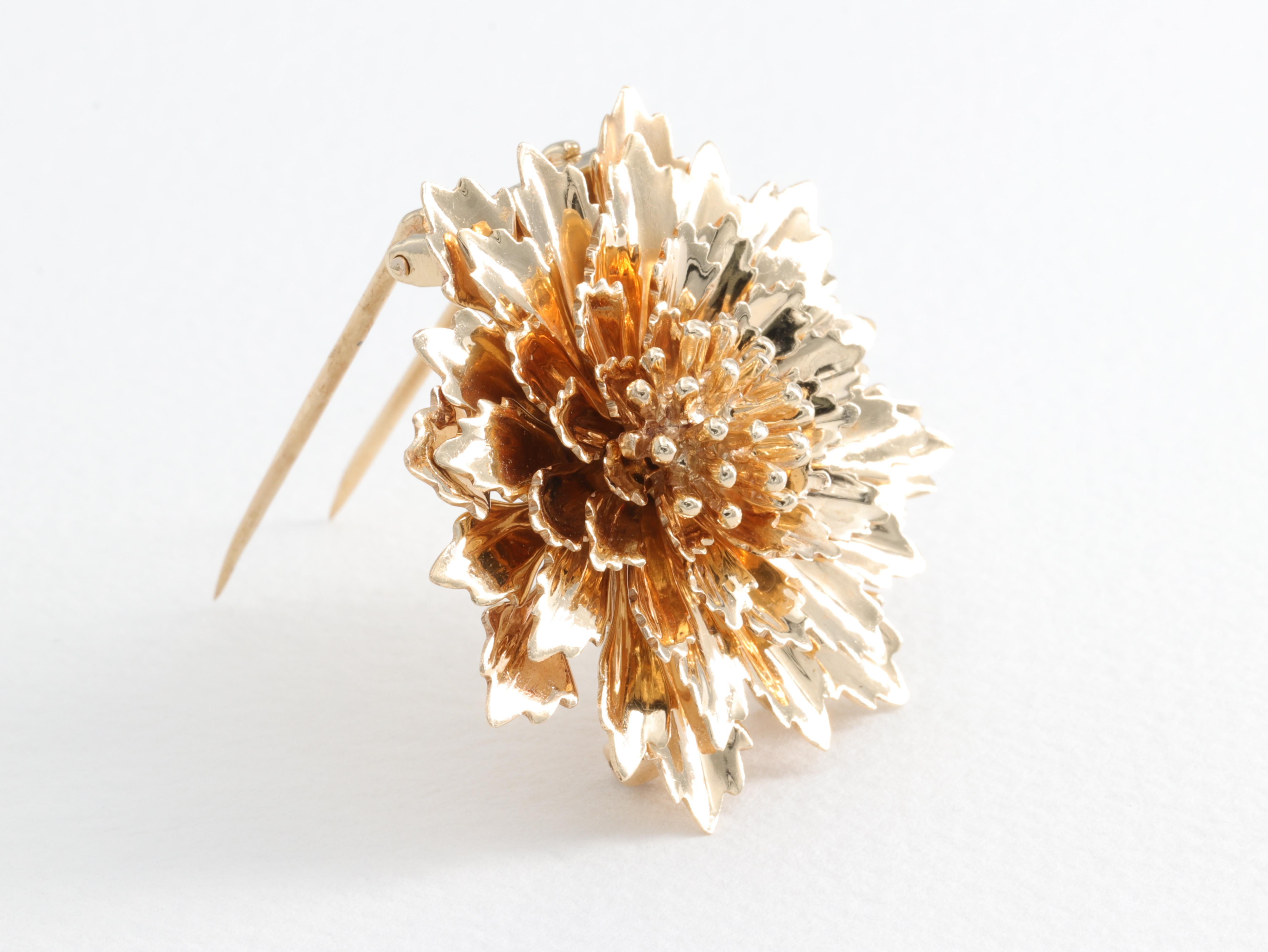 Cartier Mid Century Yellow Gold Flower Brooch In Good Condition For Sale In Tampa, FL