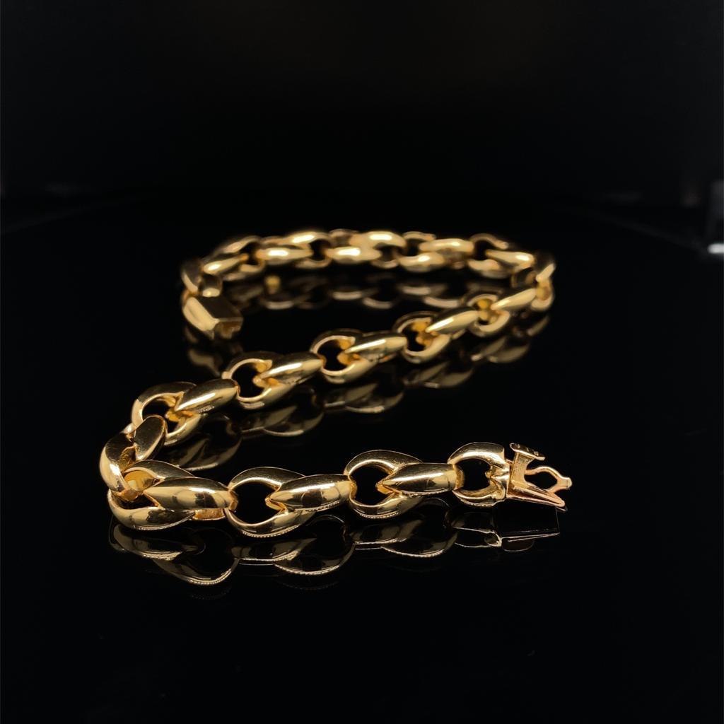 A retro Cartier 18 karat yellow gold bracelet, circa 1990.

An incredibly wearable, comfortable piece of Retro Cartier; each section of this cable link chain is of a gentle teardrop shape with a curved polished finish.

signed 