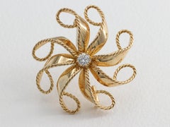 Cartier Broche rétro en or et diamants 2626