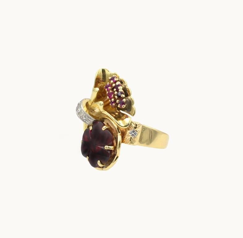 Retro Carved Garnet, Diamond and Ruby 14 Karat Gold Ring In Excellent Condition For Sale In Los Angeles, CA