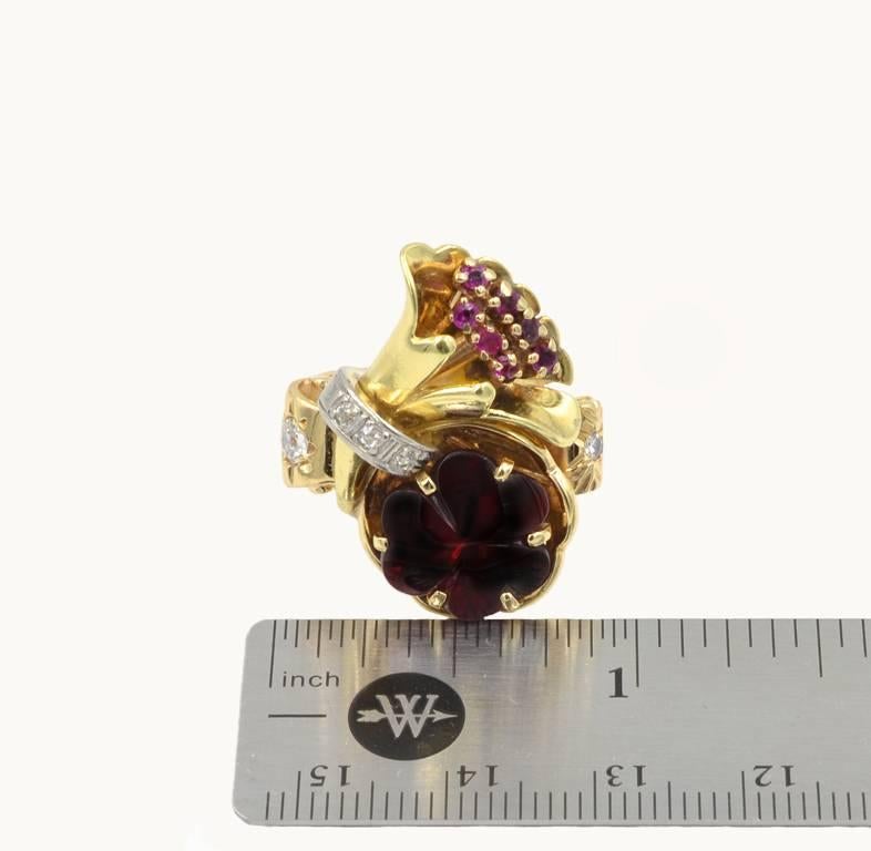 Retro Carved Garnet, Diamond and Ruby 14 Karat Gold Ring For Sale 1