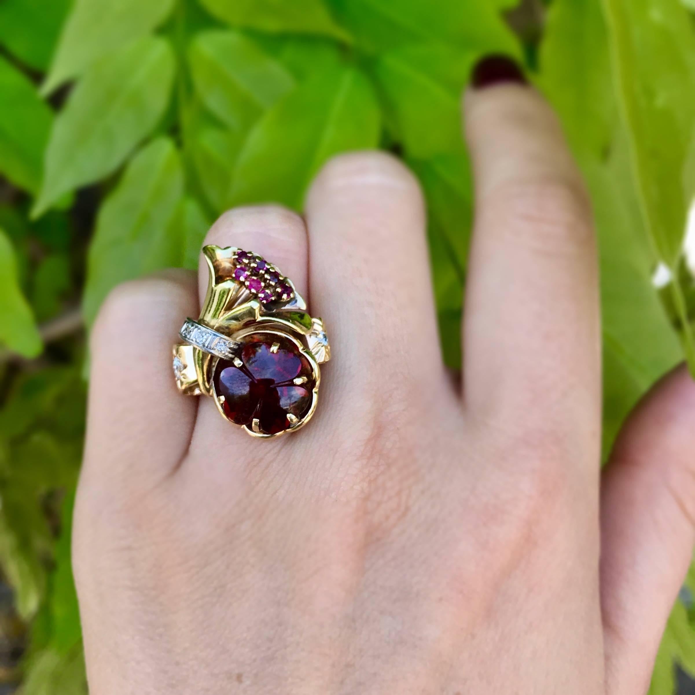 Retro Carved Garnet, Diamond and Ruby 14 Karat Gold Ring For Sale 3