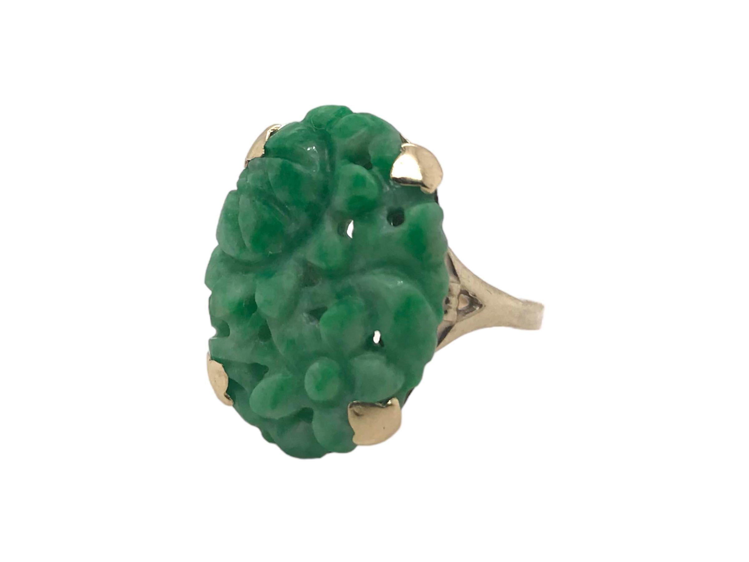 Cabochon Retro Carved Jade Ring 10K Yellow Gold For Sale