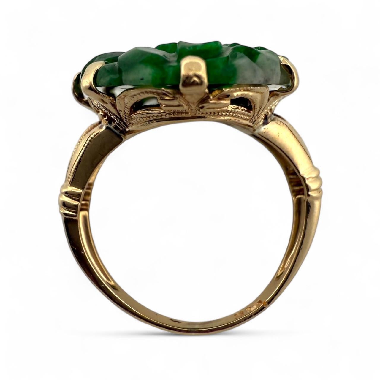 Anello di giada intagliata retrò in oro giallo 14K in vendita 5