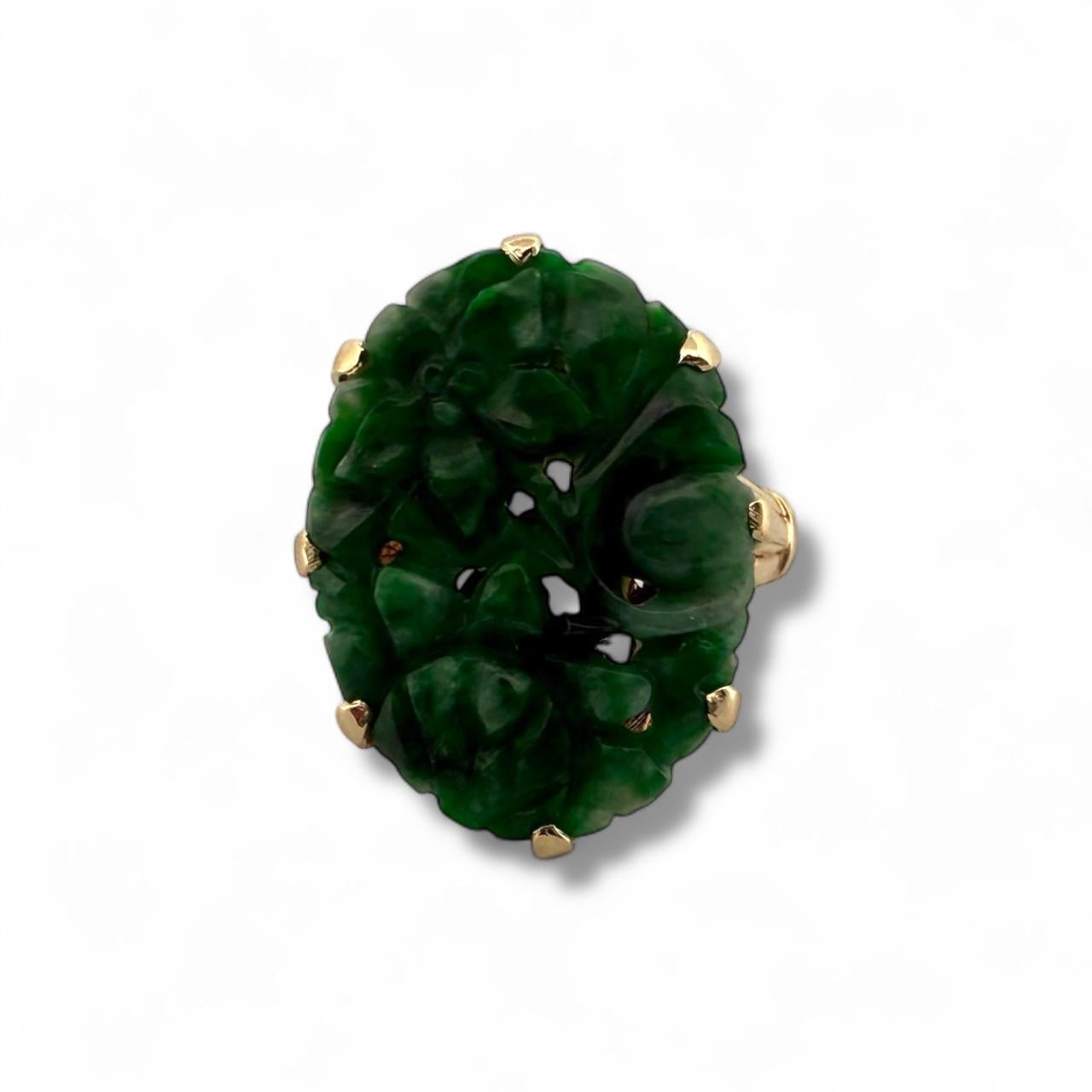 Cabochon Anello di giada intagliata retrò in oro giallo 14K in vendita