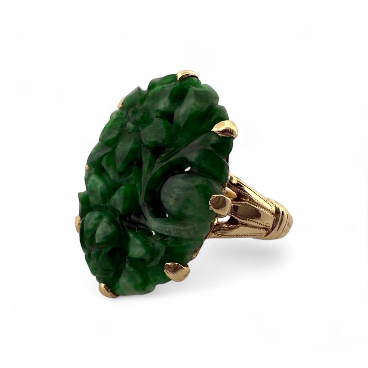 Anello di giada intagliata retrò in oro giallo 14K in vendita 1