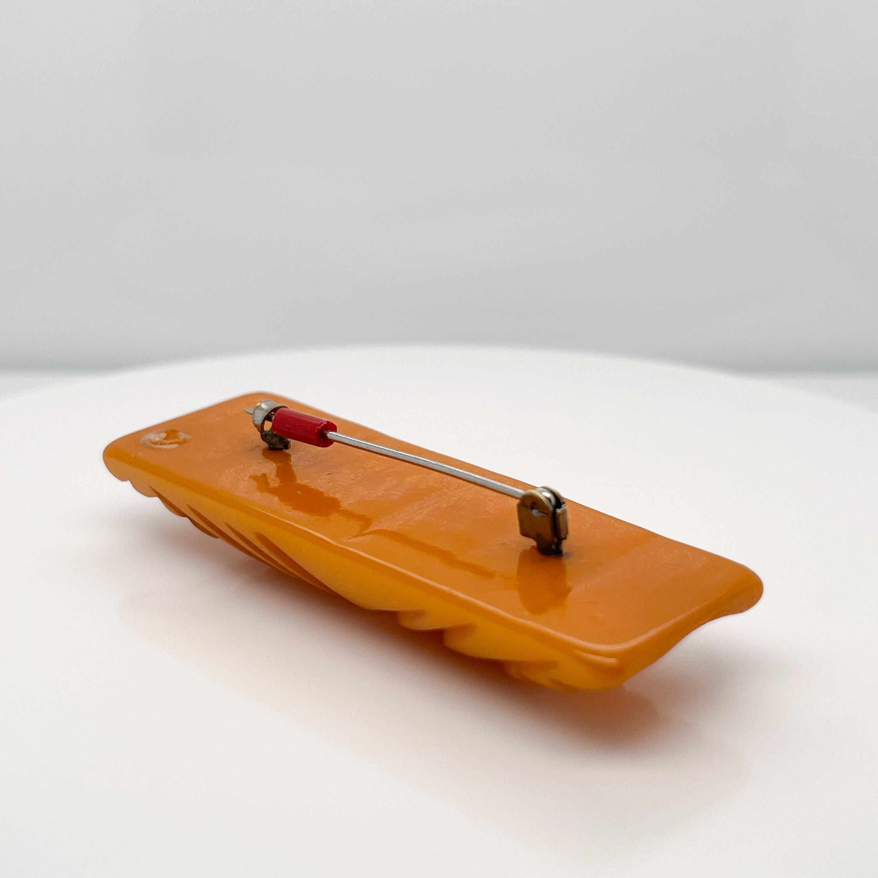 Retro Carved Yellow Bakelite Brooch or Pin For Sale 3