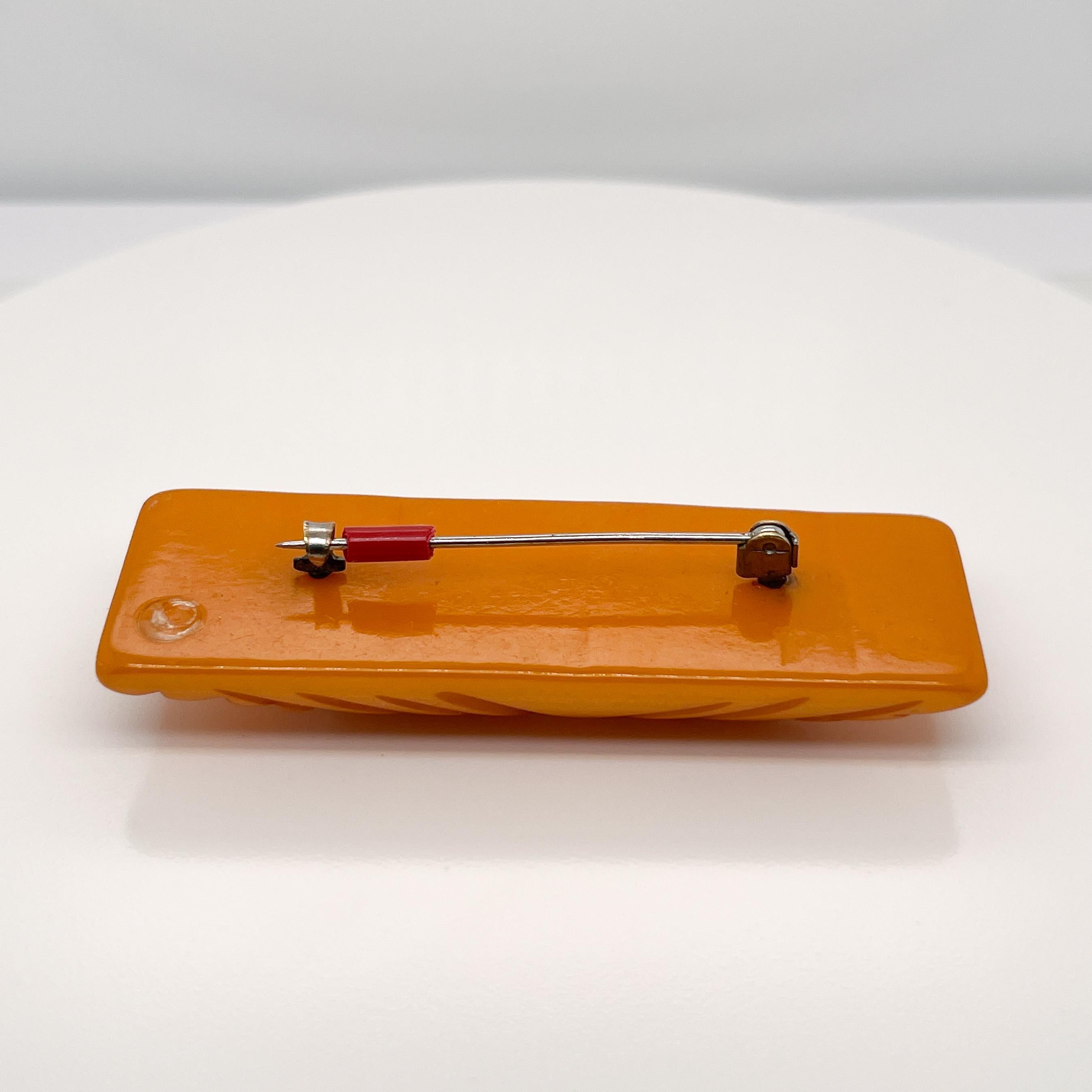 Retro Carved Yellow Bakelite Brooch or Pin For Sale 5