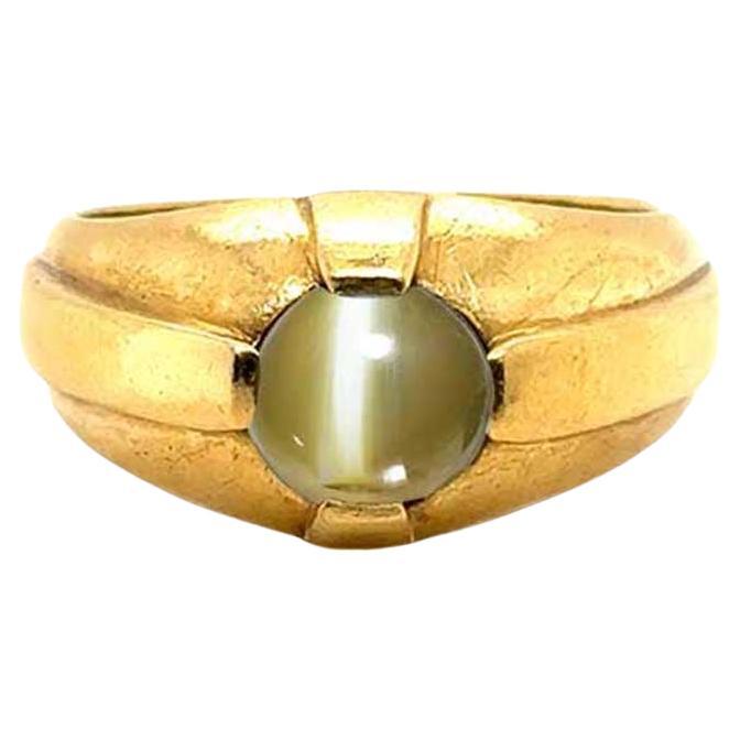 Retro Cat's Eye Ring 1 Carat Round Cabochon Original 1960s 18K Yellow Gold For Sale