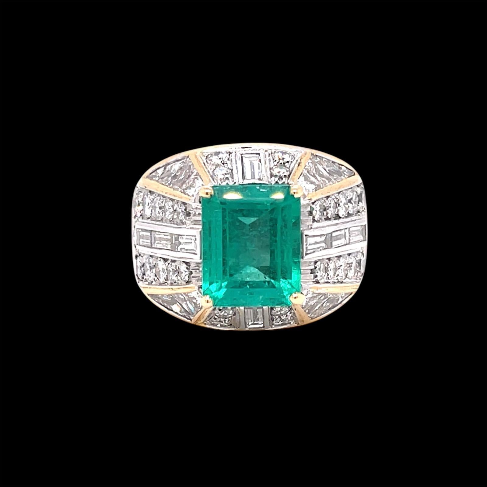 Unusual and beautiful cocktail ring handmade in 18kt white and yellow Gold, showcasing a Natural Colombian octagonal Emerald in the center, of great quality, weighing ct 4.28 carat and surrounded by 4.80 carat of round brilliant-cut, princess and