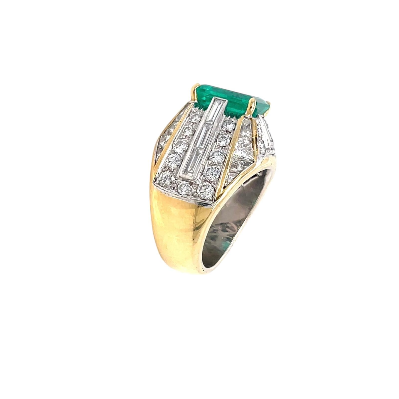 Retro Certified Colombian Emerald Diamond Cocktail Gold Ring In Excellent Condition For Sale In Napoli, NA