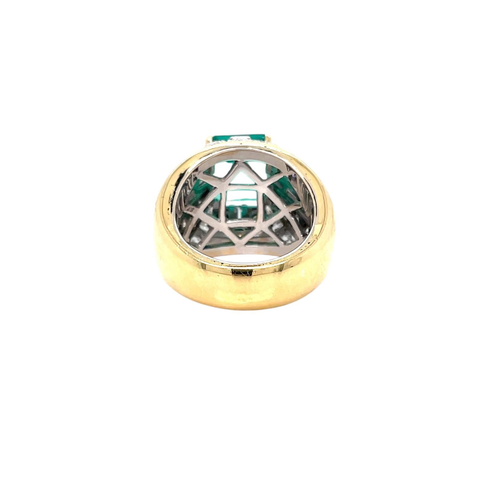 Women's or Men's Retro Certified Colombian Emerald Diamond Cocktail Gold Ring For Sale