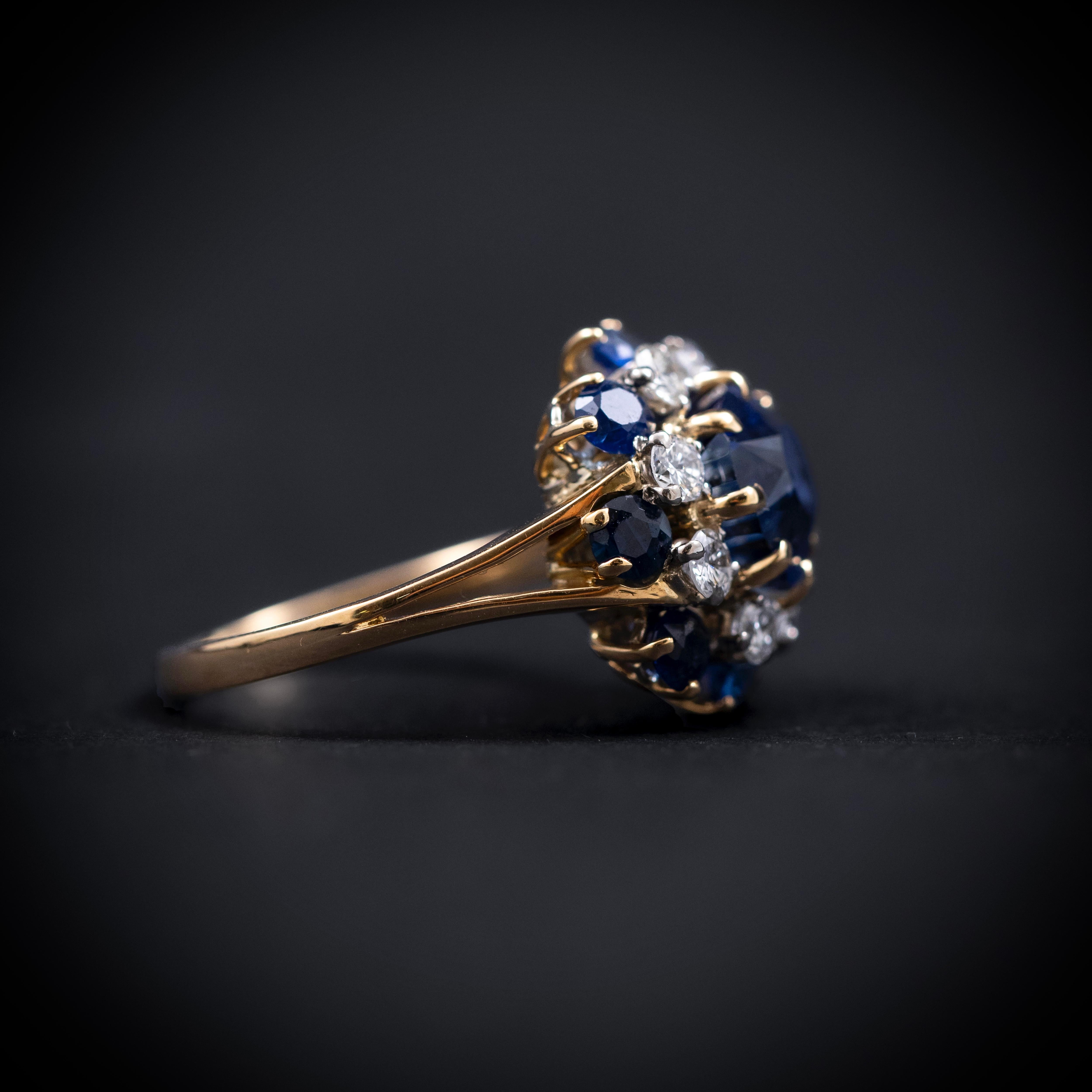 Retro Certified Natural No-Heat Sapphire Diamond Cocktail Ring Yellow Gold 1940s In Good Condition For Sale In Lisbon, PT