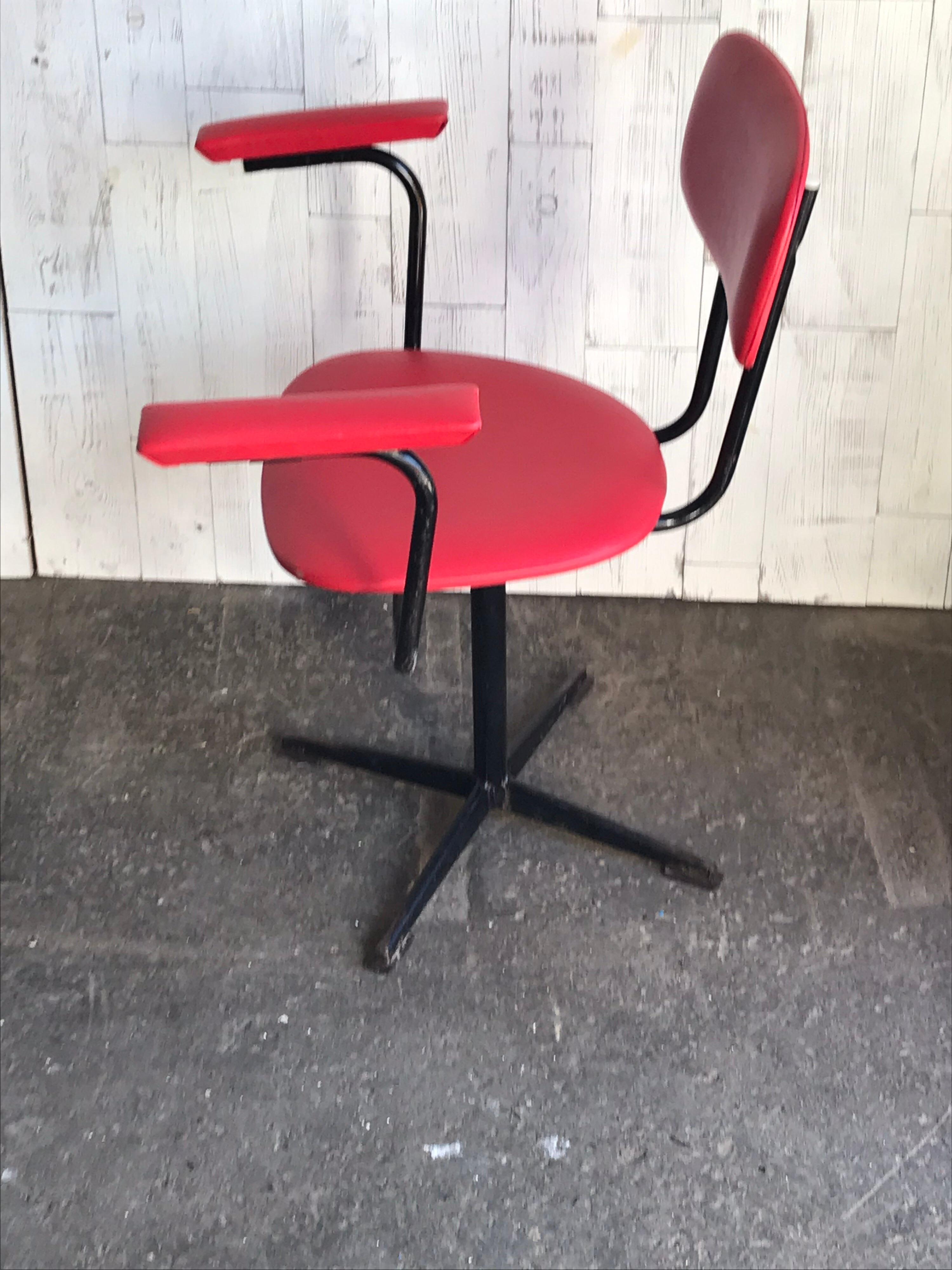 Retro Chair from Hungary, circa 1960s In Good Condition For Sale In Lábatlan, HU