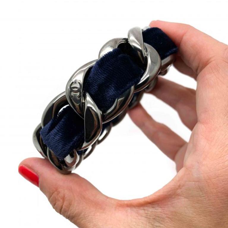 A stunning Retro Chanel Velvet Bangle. Featuring static gunmetal oversize chain links threaded with luxurious midnight blue velvet ribbon. The deep blue and the gunmetal grey working beautifully together. The chain links are dotted with three