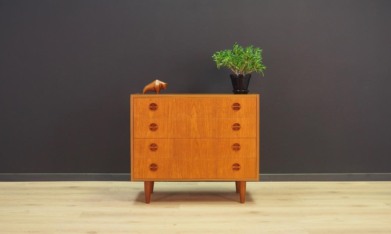 Chest of drawers from the 1960s-1970s, Minimalist form - Danish design. Surface veneered with teak. Four capacious drawers with original handles. Preserved in good condition (small bruises and scratches) - directly for use.

Dimensions: height 70