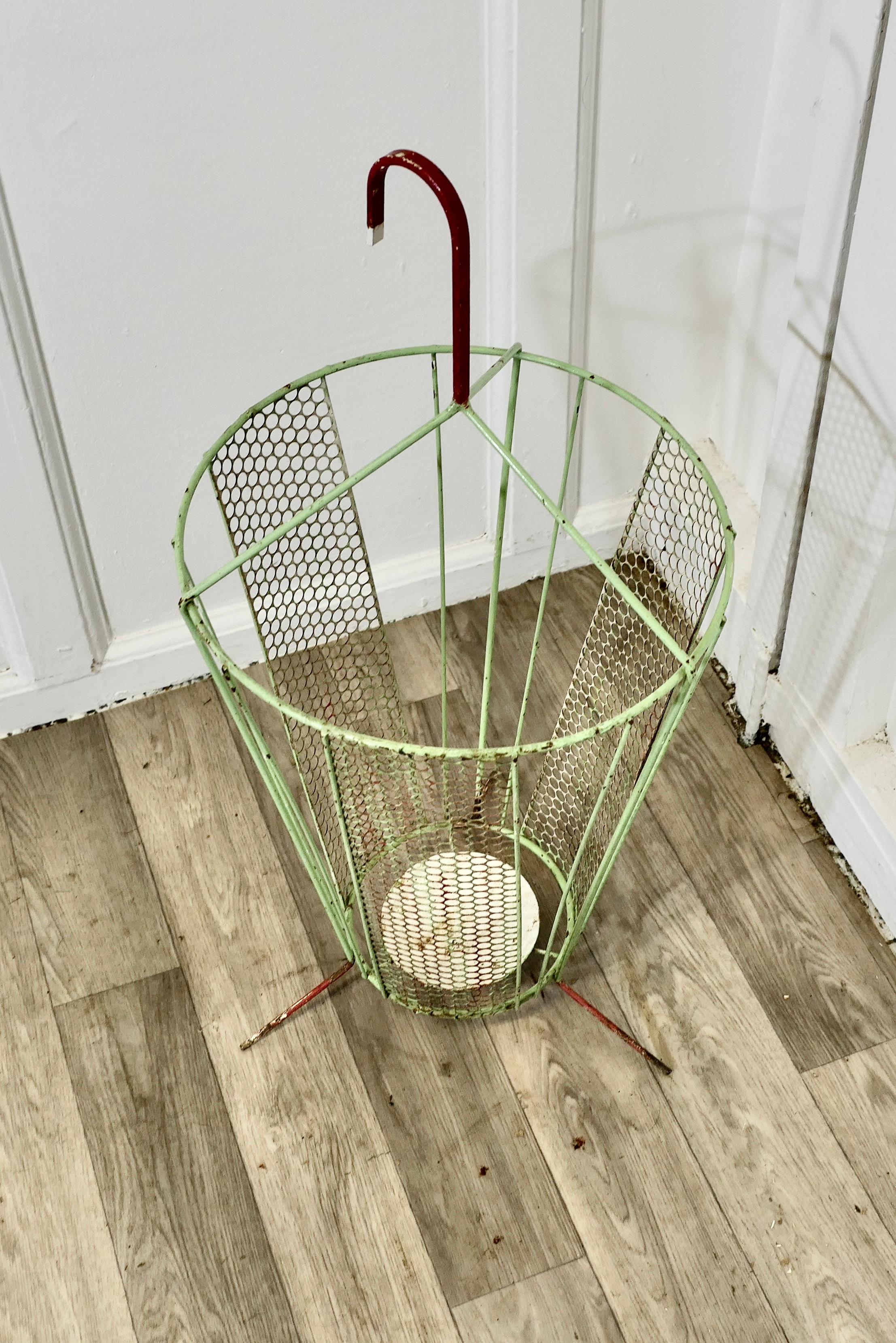 Mid-Century Modern Retro Chic 50s Umbrella Shaped Umbrella Stand  Une pièce originale et attrayante en vente