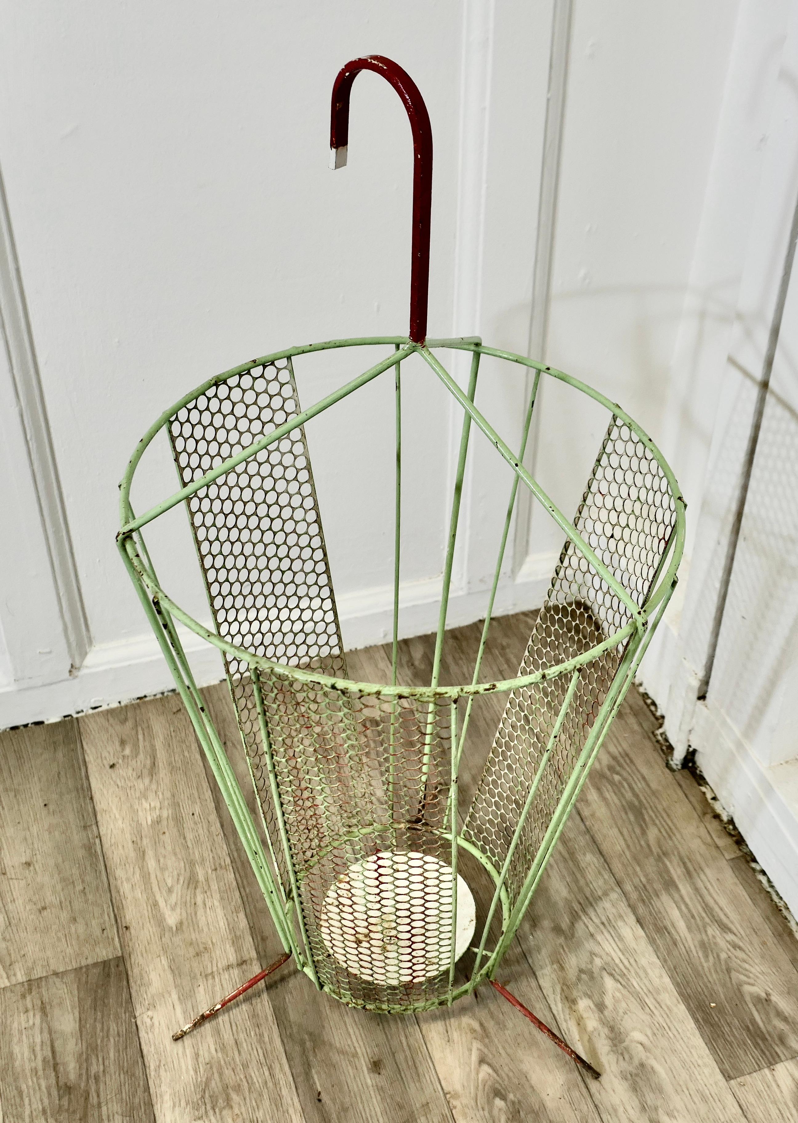 Retro Chic 50s Umbrella Shaped Umbrella Stand  Une pièce originale et attrayante Bon état - En vente à Godshill, Isle of Wight