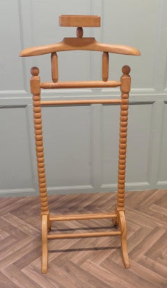 Retro Chic Gentleman’s Suit Hanger or Dumb Valet   A very useful piece