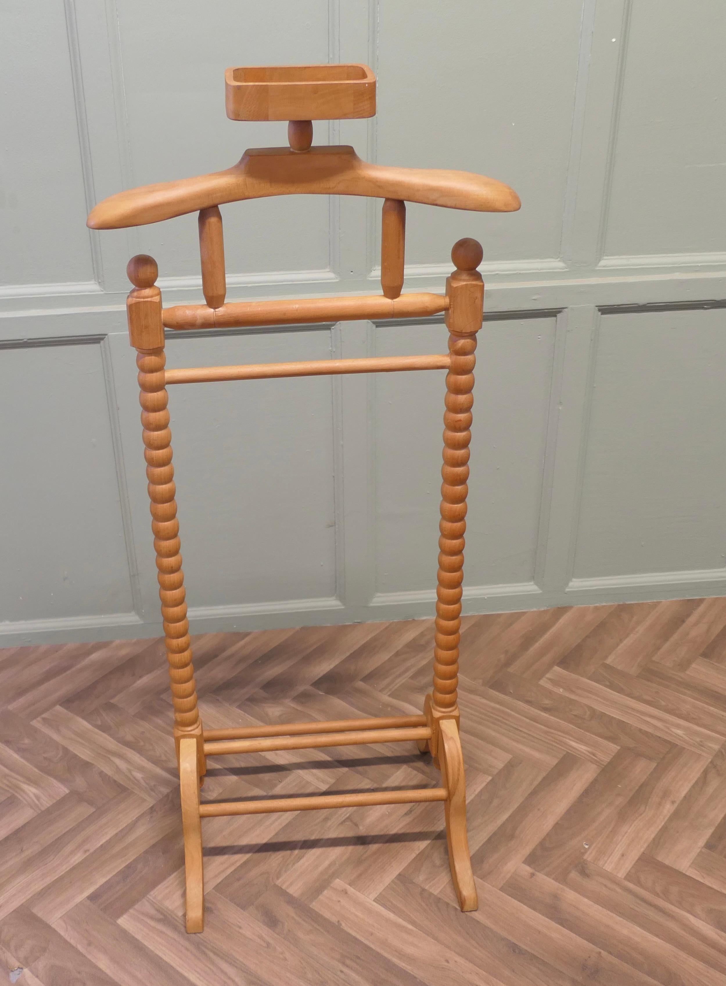 Mid-Century Modern Retro Chic Gentleman’s Suit Hanger or Dumb Valet   A very useful piece For Sale