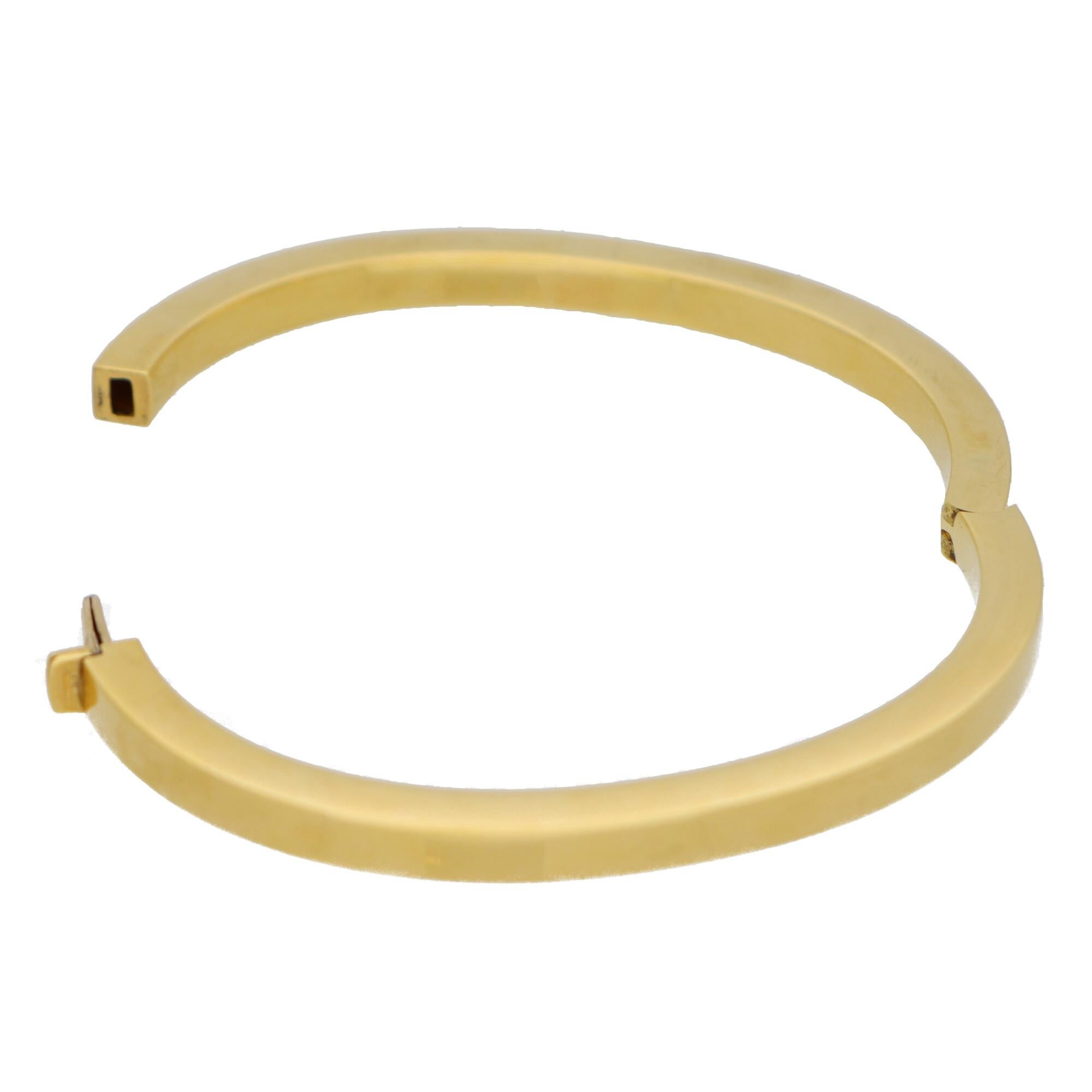 Retro Chunky Bangle Set in 18k Yellow Gold In Good Condition In London, GB