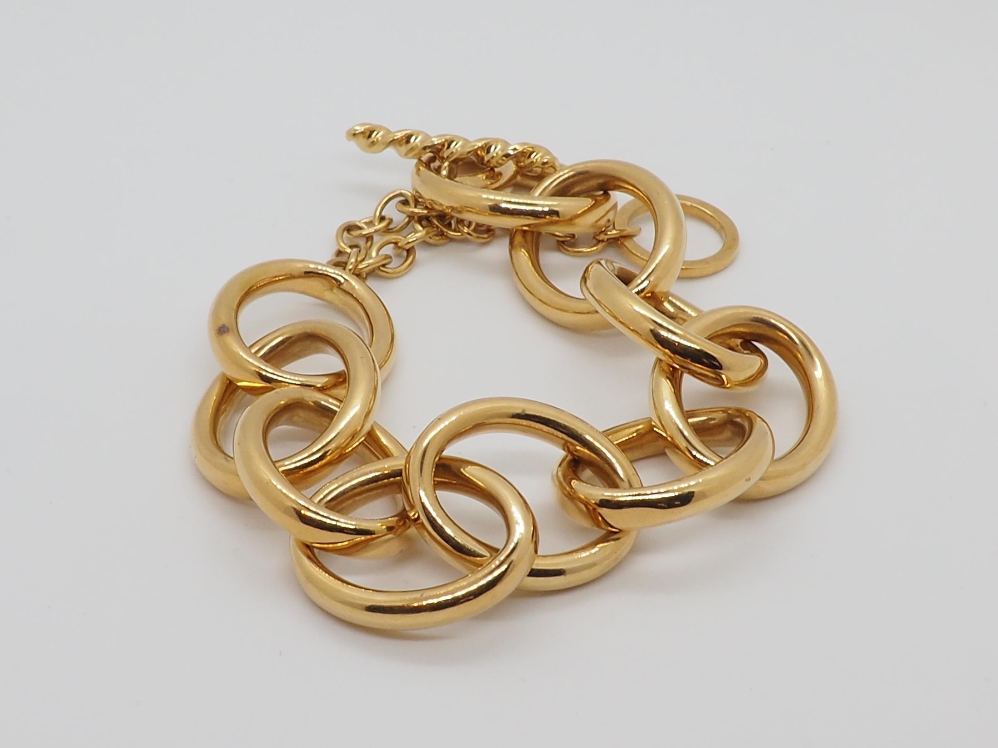Massif retro chain bracelet crafted in 18K yellow gold. The in the form of oval-shaped rings. Perfectly complement any look and suitable with any outfit : the cocktail dress, office suit or the jeans with a T-shirt.

Total Weight: 63.1 grams
Length