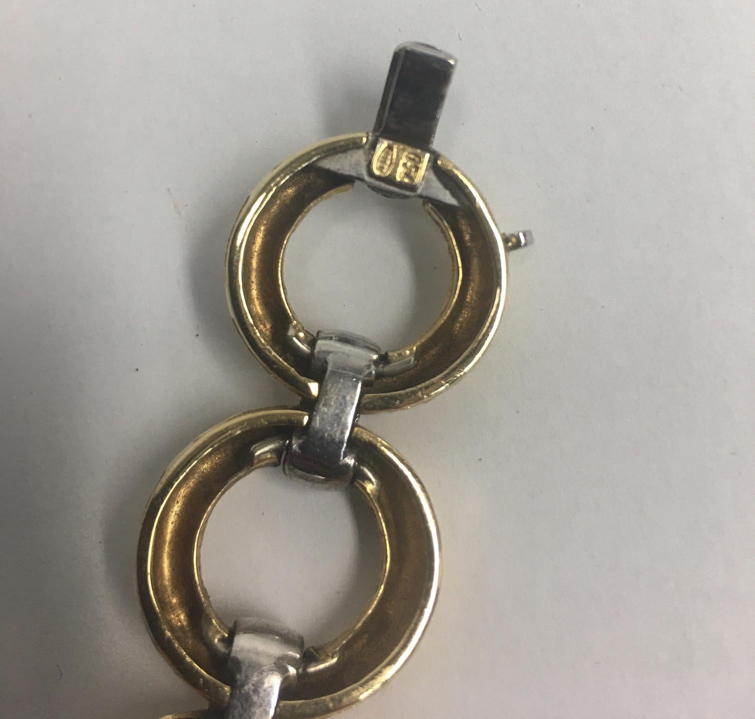 Retro Circle and Diamond Bar Gold Bracelet Estate Fine Jewelry In Excellent Condition For Sale In Montreal, QC
