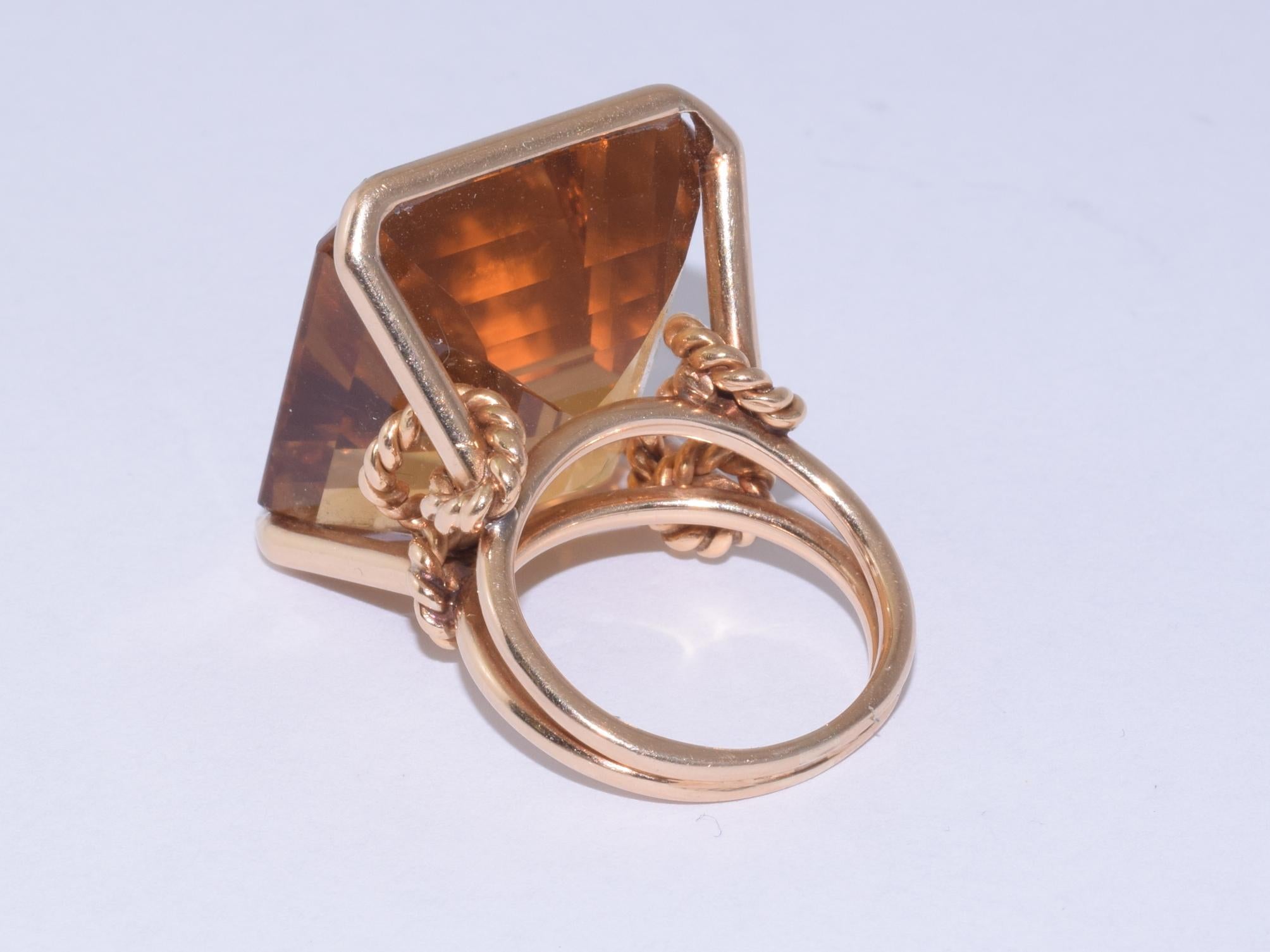 Retro Citrine Knot Motif Cocktail Ring In Good Condition For Sale In New York, NY