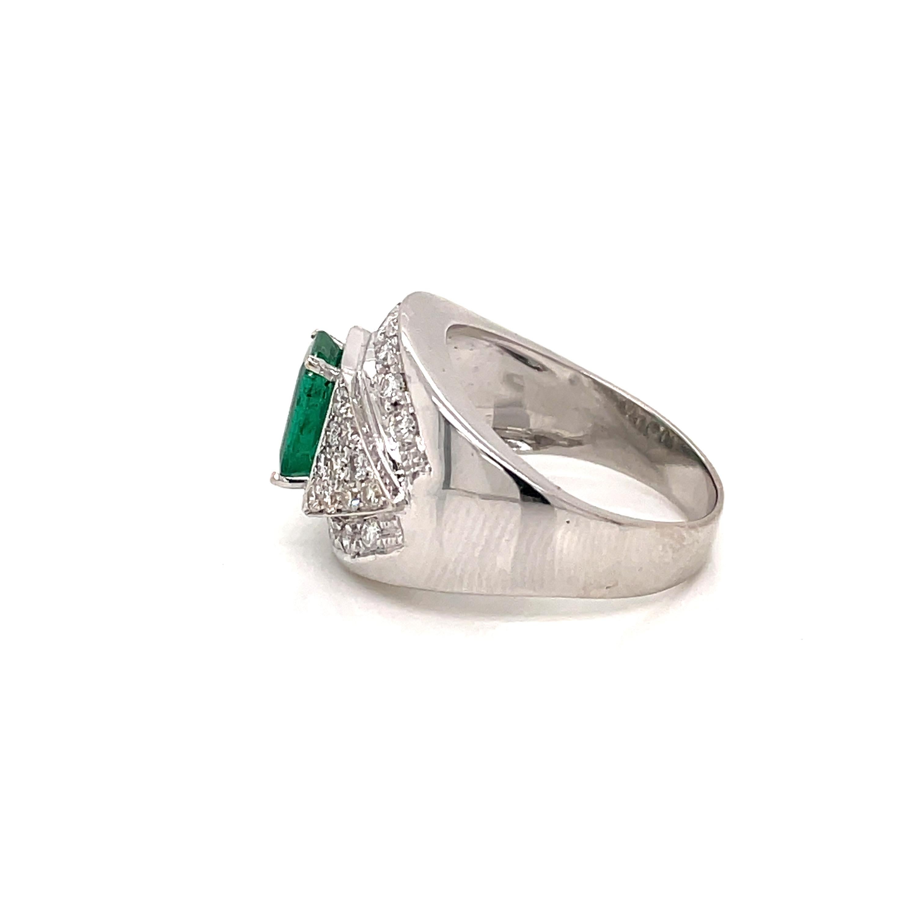 Retro Colombian Emerald Diamond Cocktail Ring For Sale 1