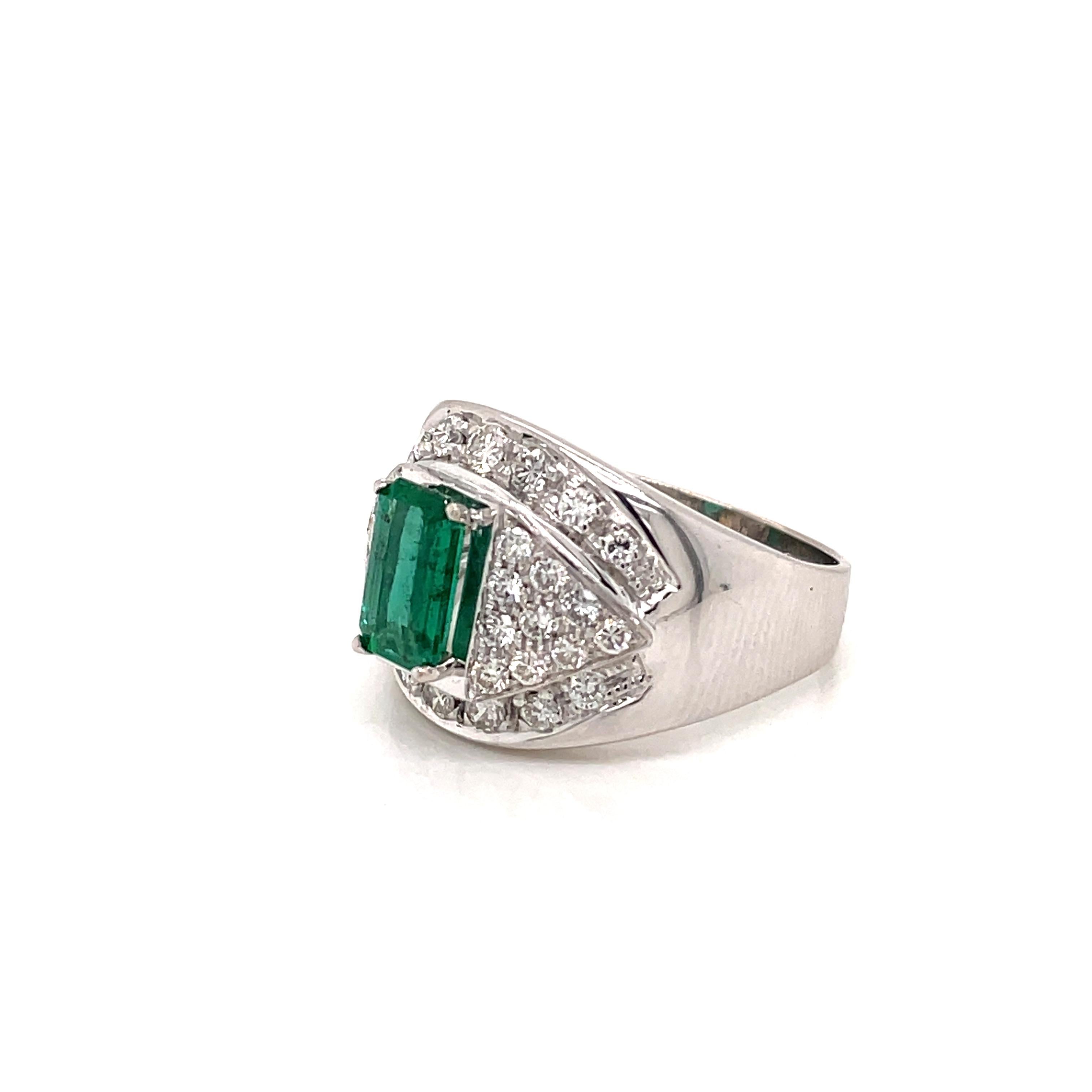 Retro Colombian Emerald Diamond Cocktail Ring For Sale 2