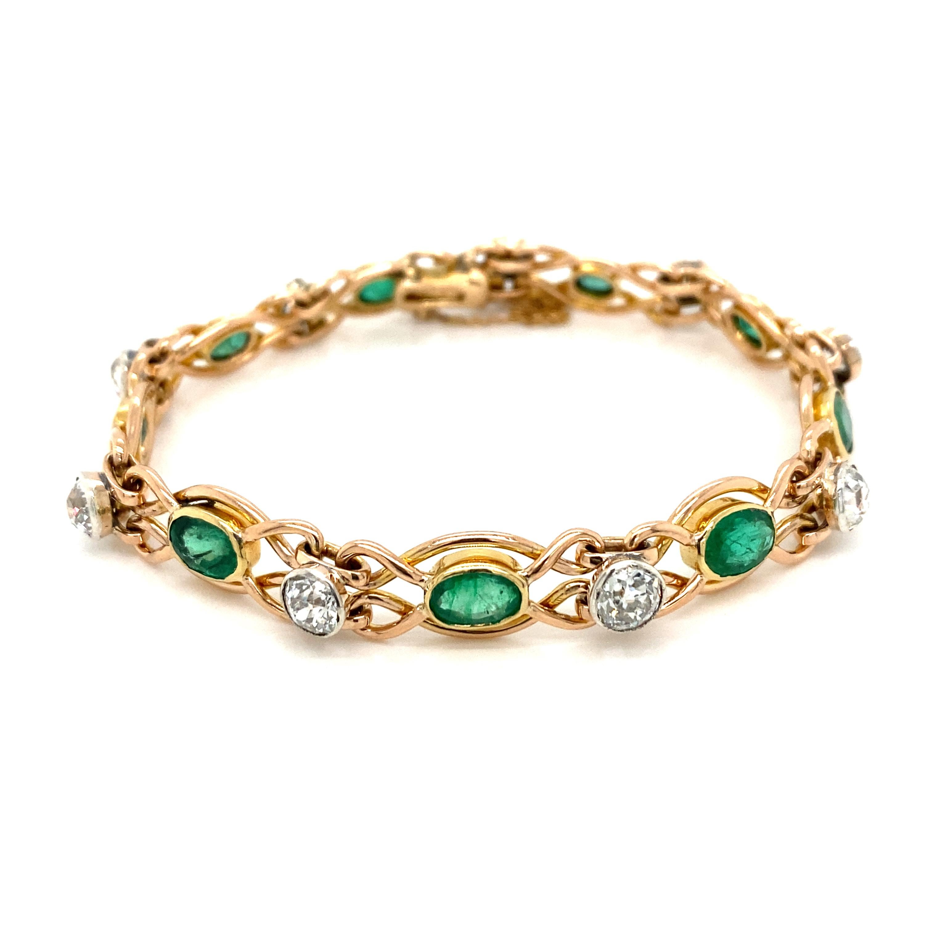 1950s 12k yellow Gold Italian retro link bracelet, set with nine excellent quality Colombian natural Emeralds, oval shape weighing 5,00 carats all together, alternated with nine sparkling Old European Cut Diamonds weighing 4 ct. graded I color, Vs
