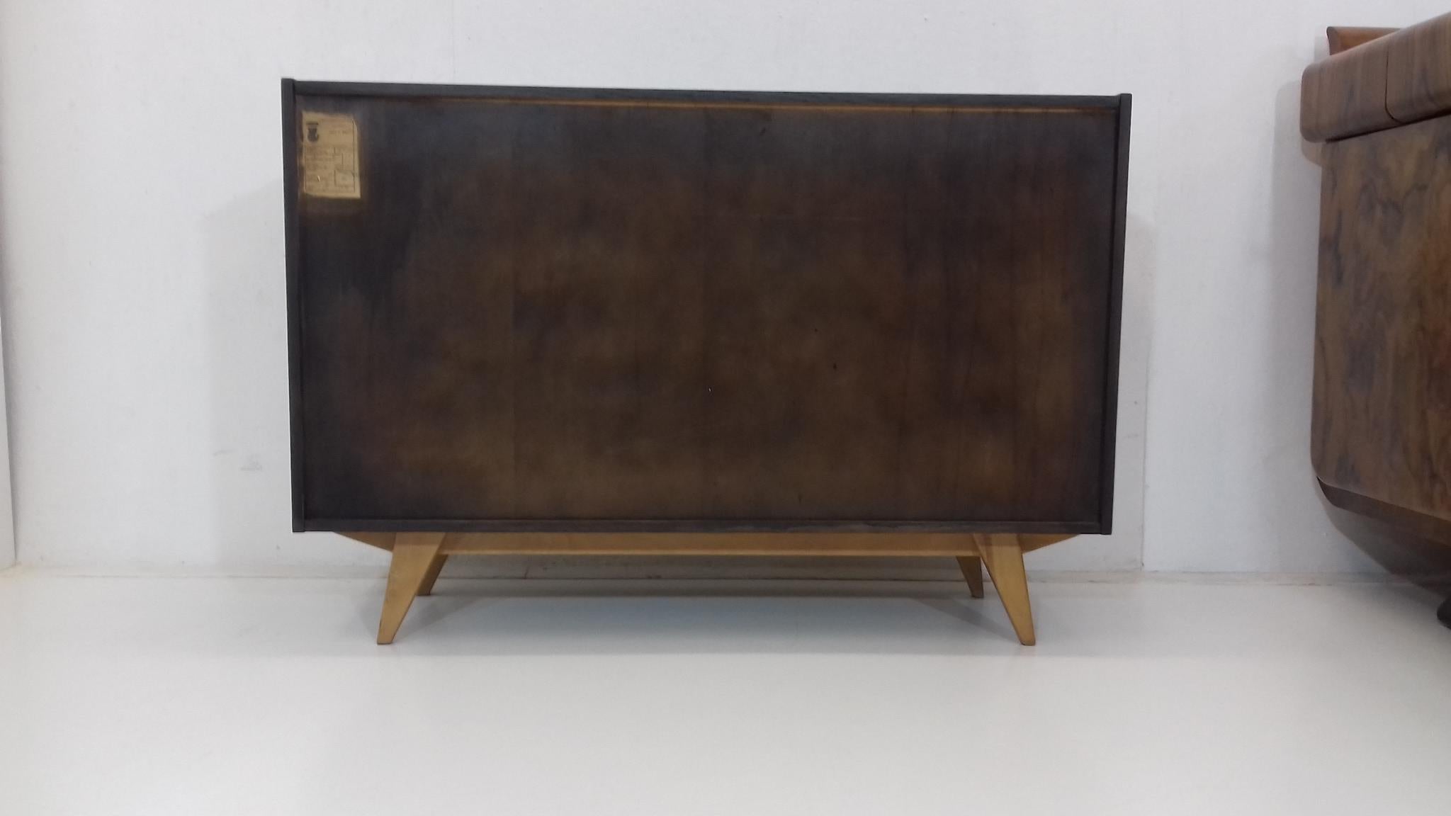 Commode rétro conçue par Ji Jiroutek, années 1960 en vente 1