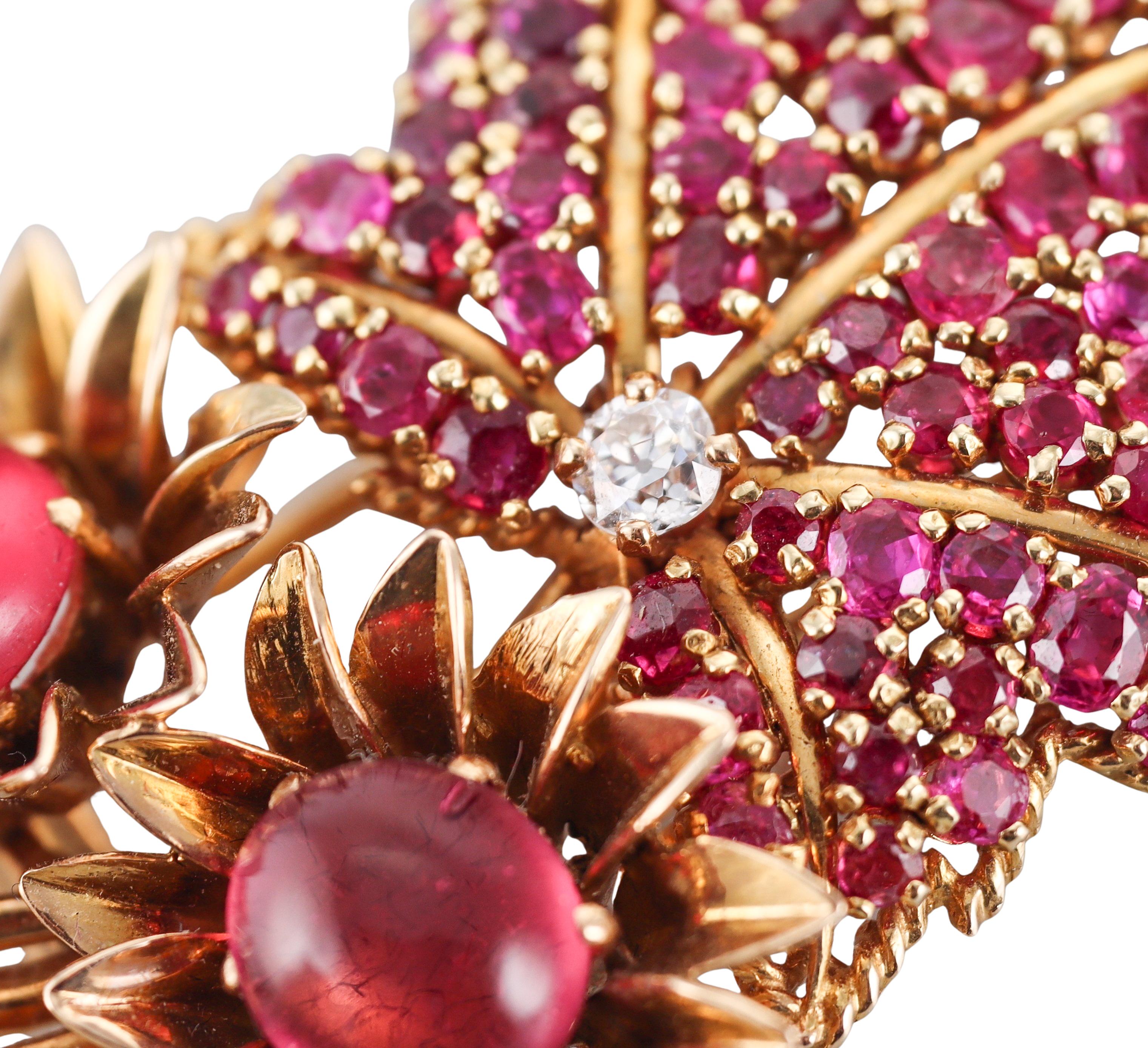 Broche Retro Continental Rubí Turmalina Rosa Diamante Hoja de Oro en Excelente estado para la venta en New York, NY