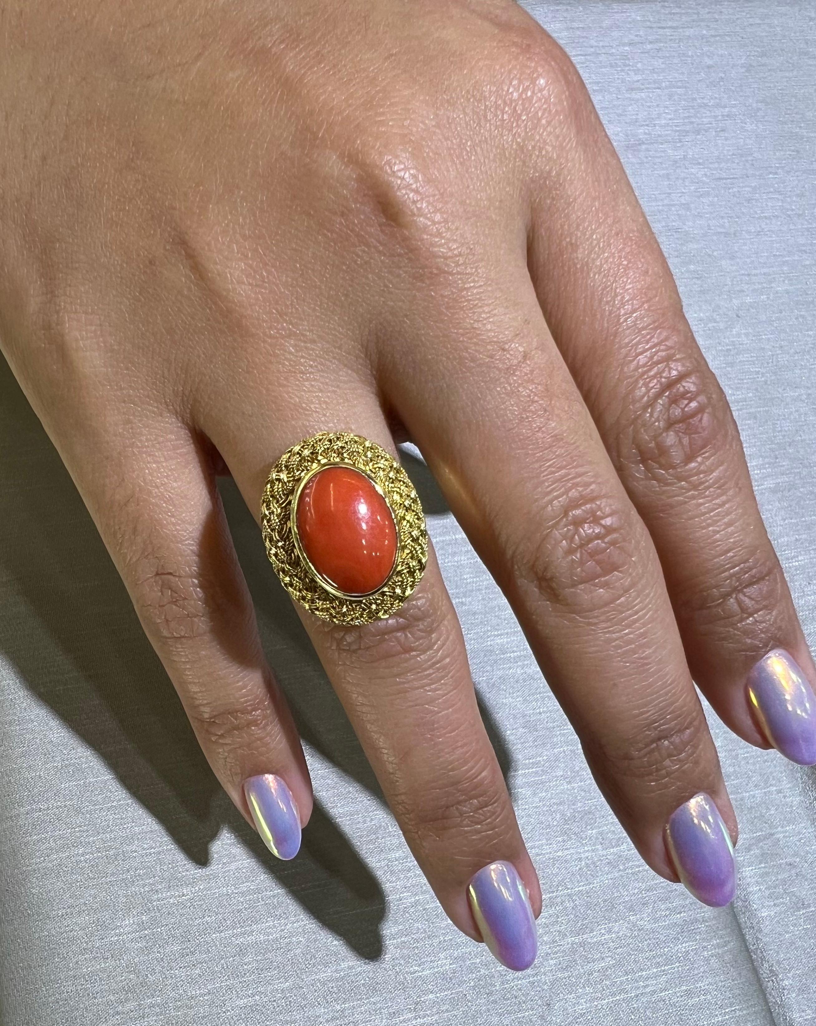 Retro Coral Gemstone 18k Yellow Gold Cocktail Ring For Sale 1